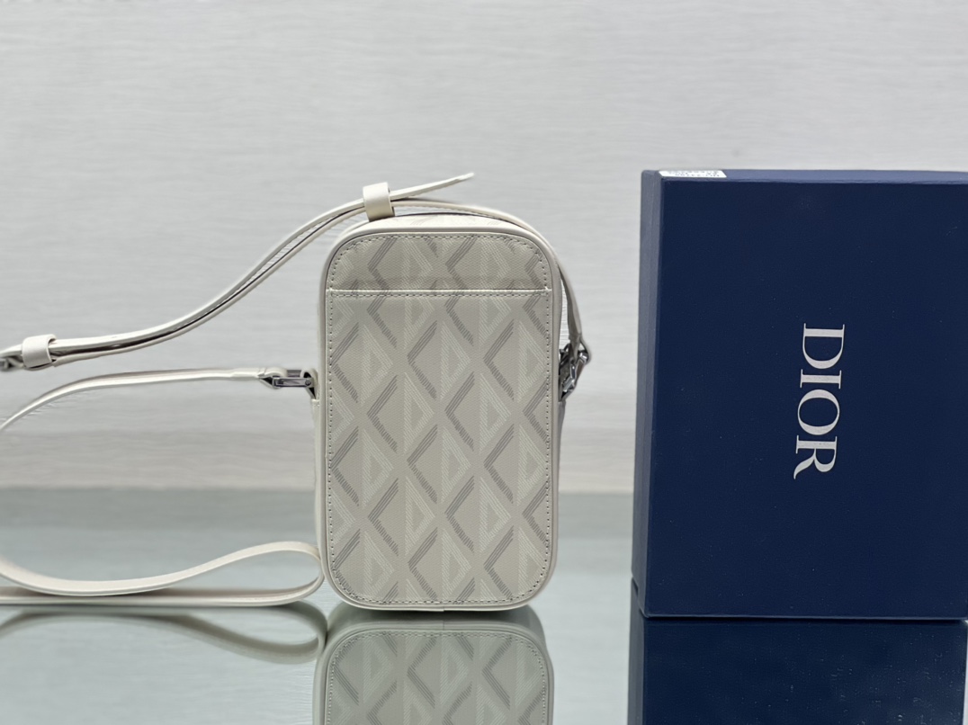 Dior Hit The Road Vertical Pouch Dior White CD Diamond Canvas