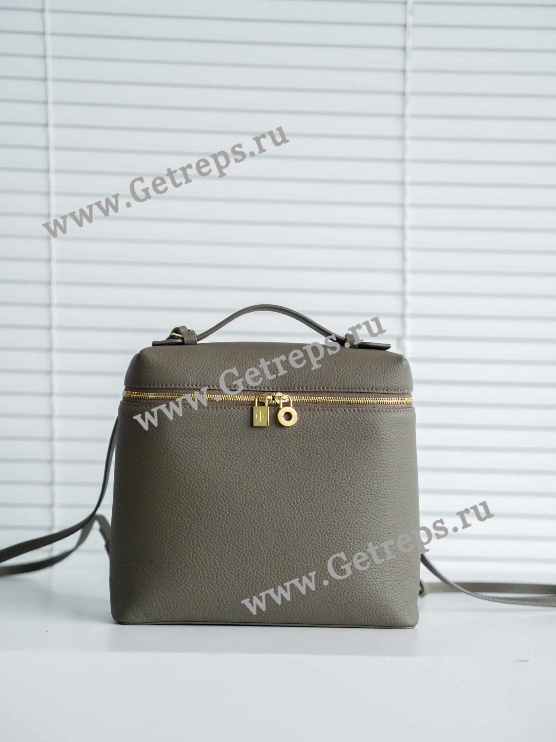 Extra Pocket Backpack L23.5 Grained Calfskin Gary