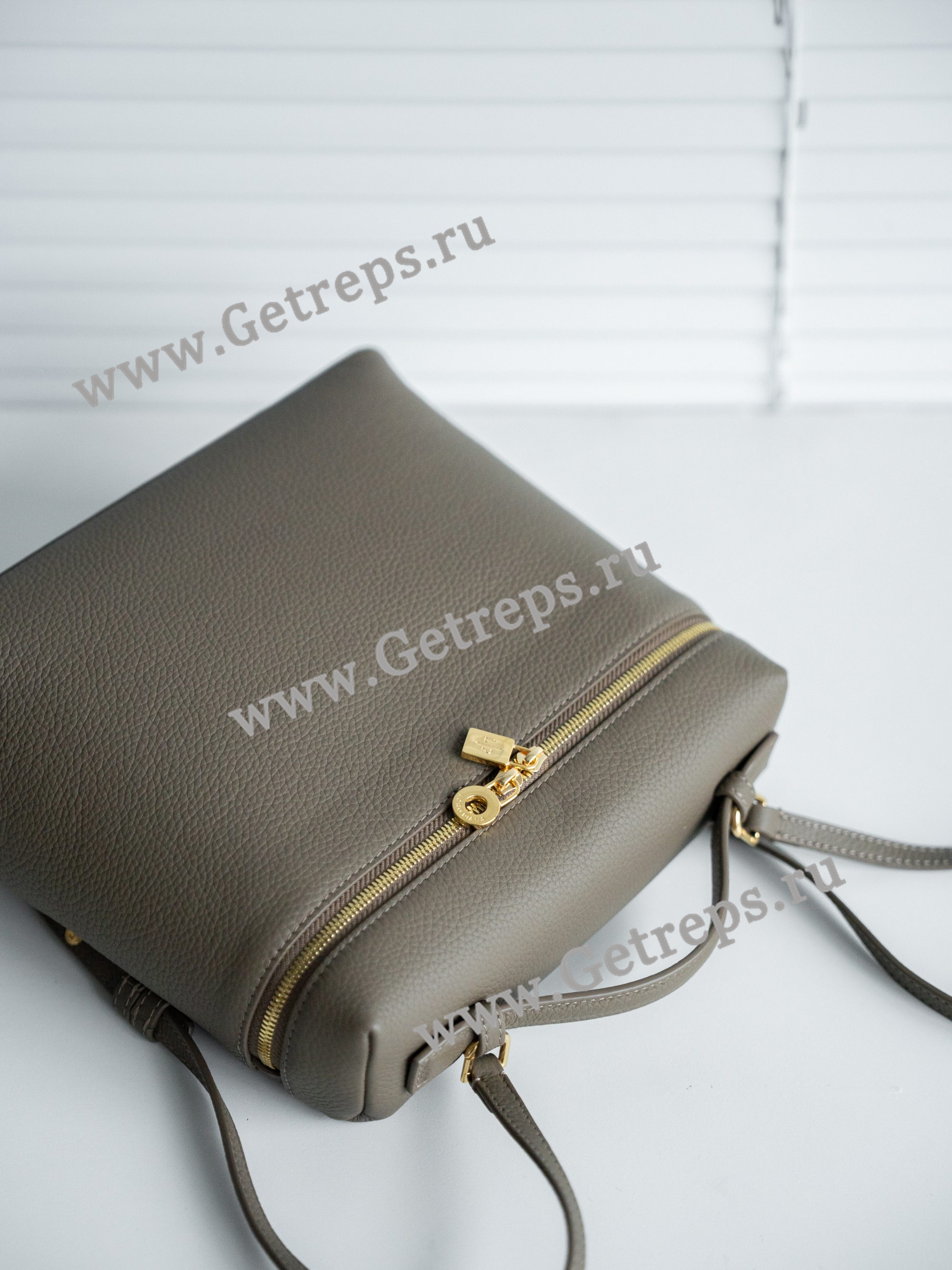 Extra Pocket Backpack L23.5 Grained Calfskin Gary