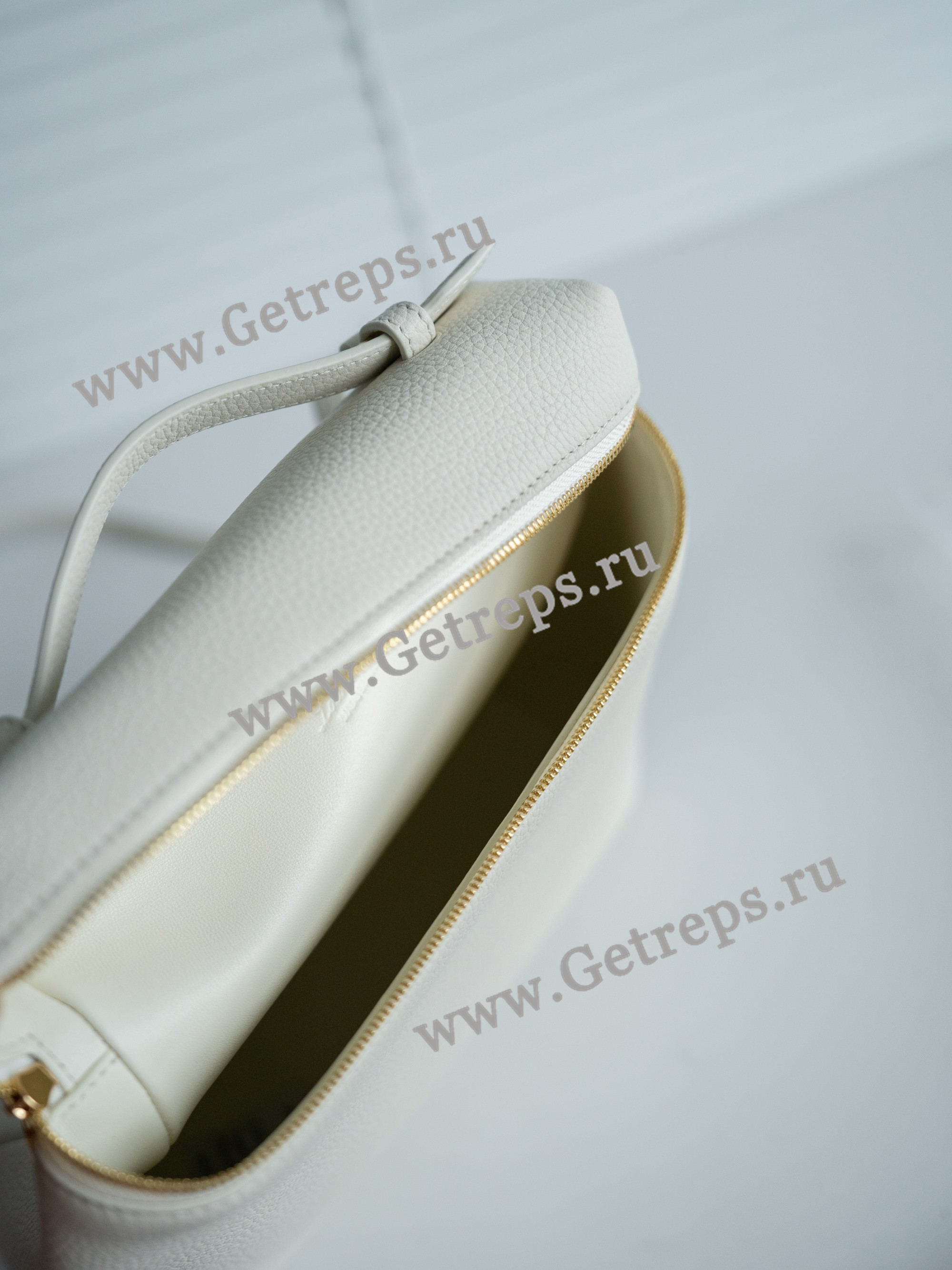Extra Pocket Backpack L23.5 Grained Calfskin White