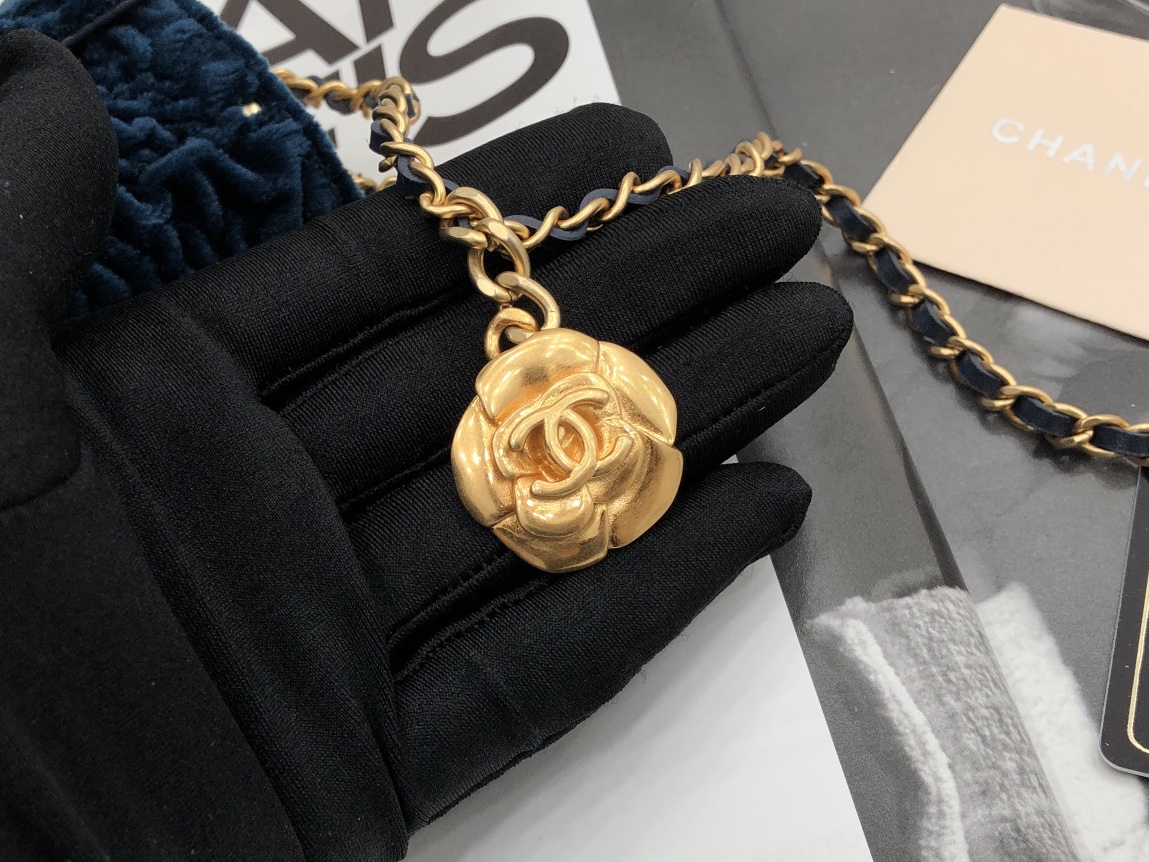 Fake Chanel Jewel Card Holder Small Bag with Chain Blue Velvet with Gold Hardware Celebrity Same Christmas