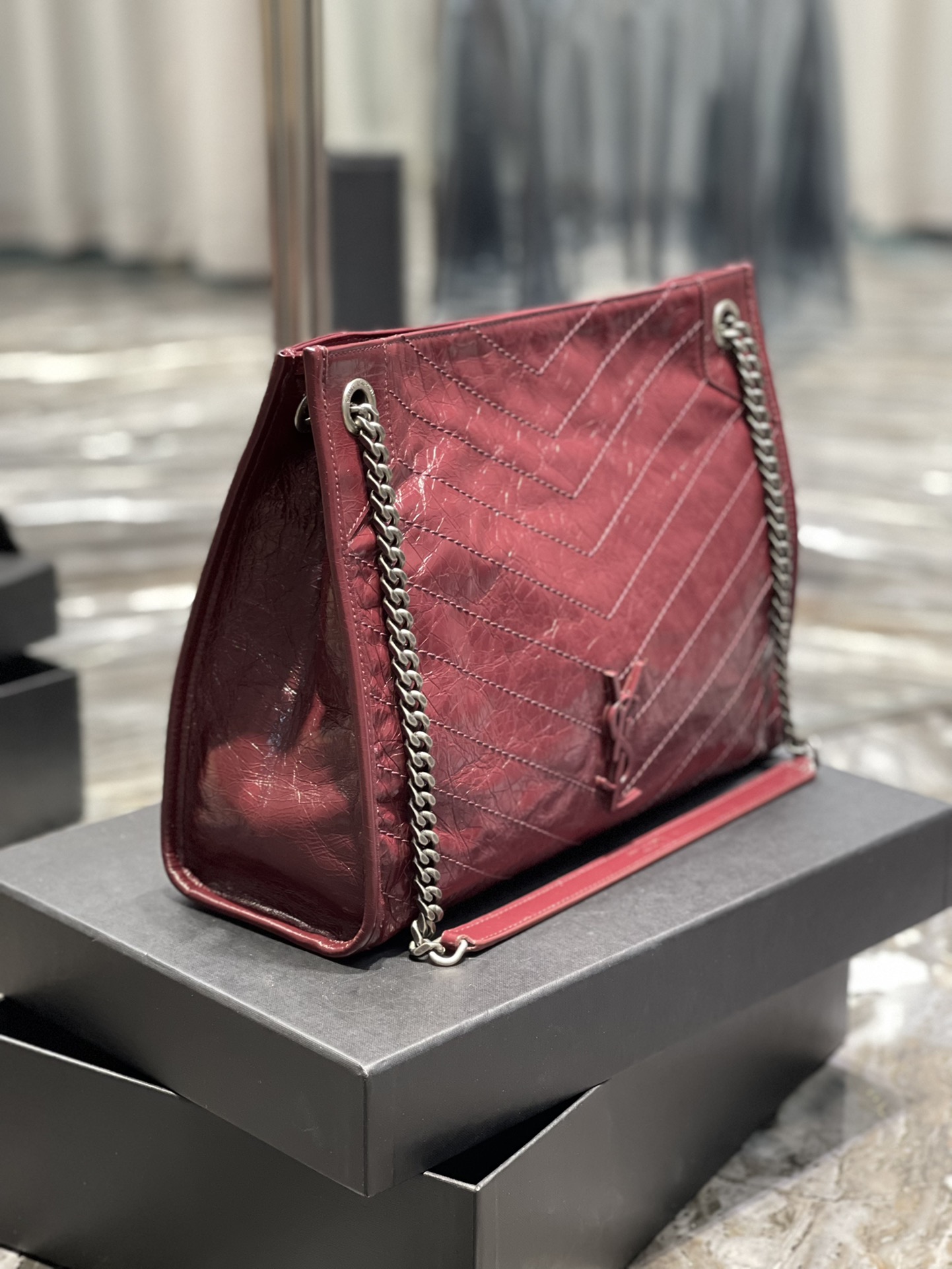 Fake Saint Laurent Niki Shopping Bag Wrinkled Leather Red