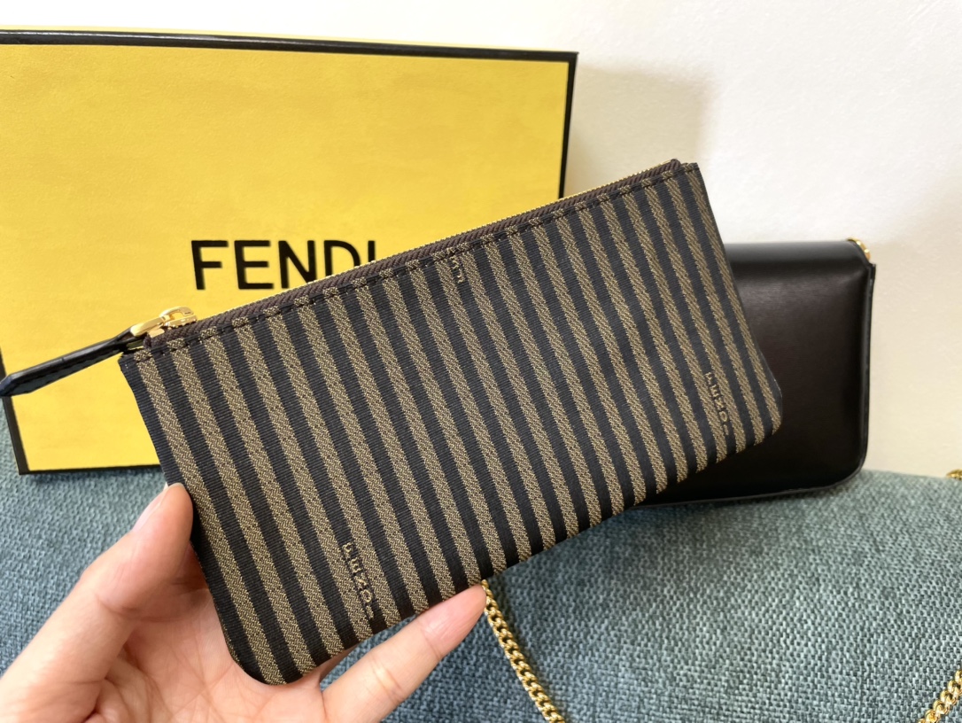 Fendi Baguette Leather Shoulder Bag Black