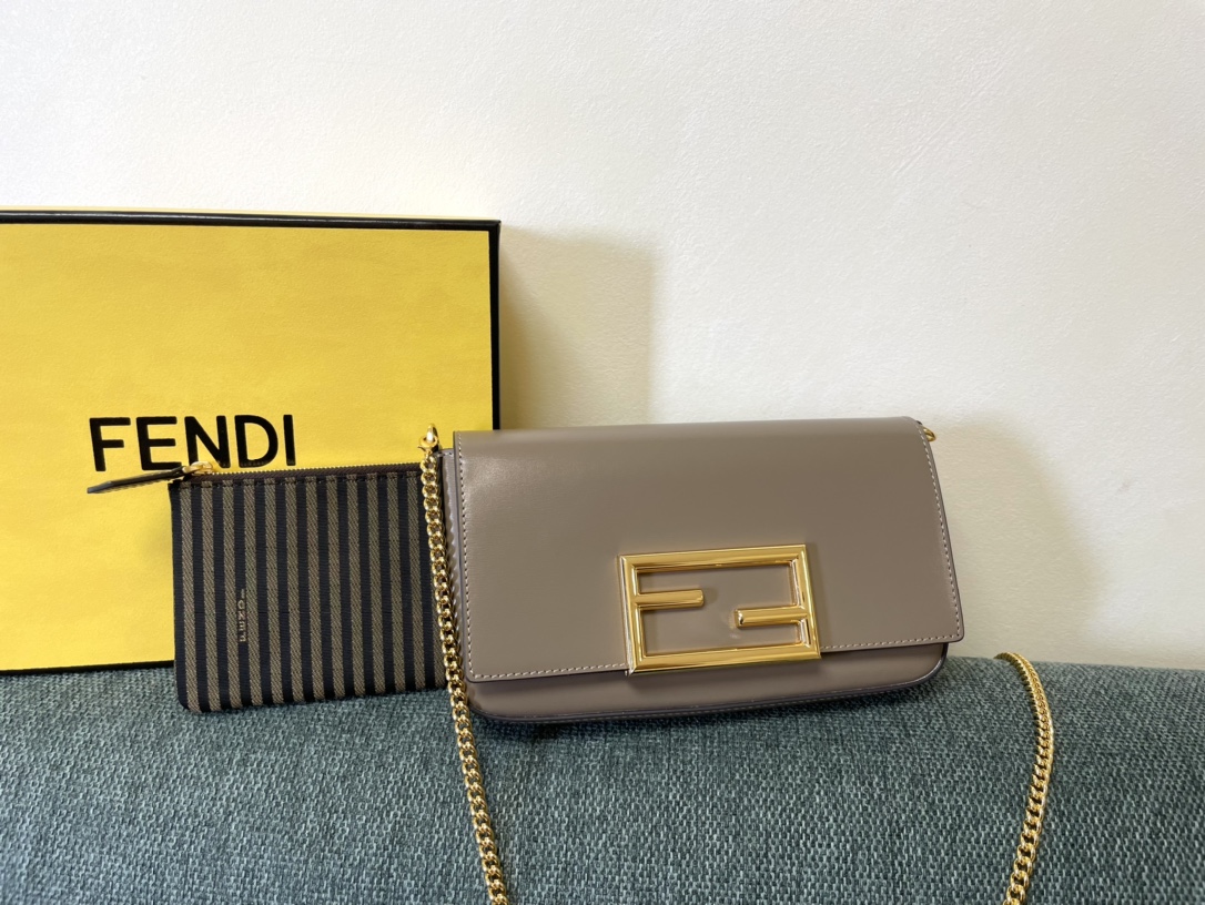 Fendi Baguette Leather Shoulder Bag Gray