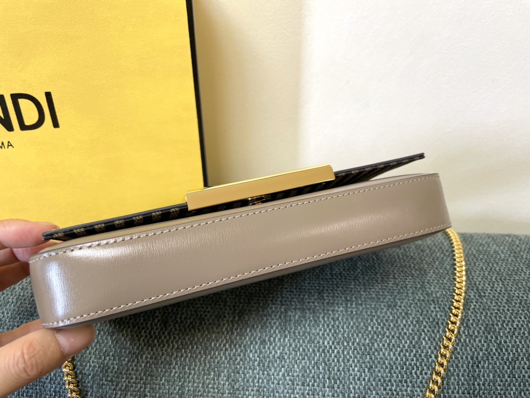 Fendi Baguette Leather Shoulder Bag Gray