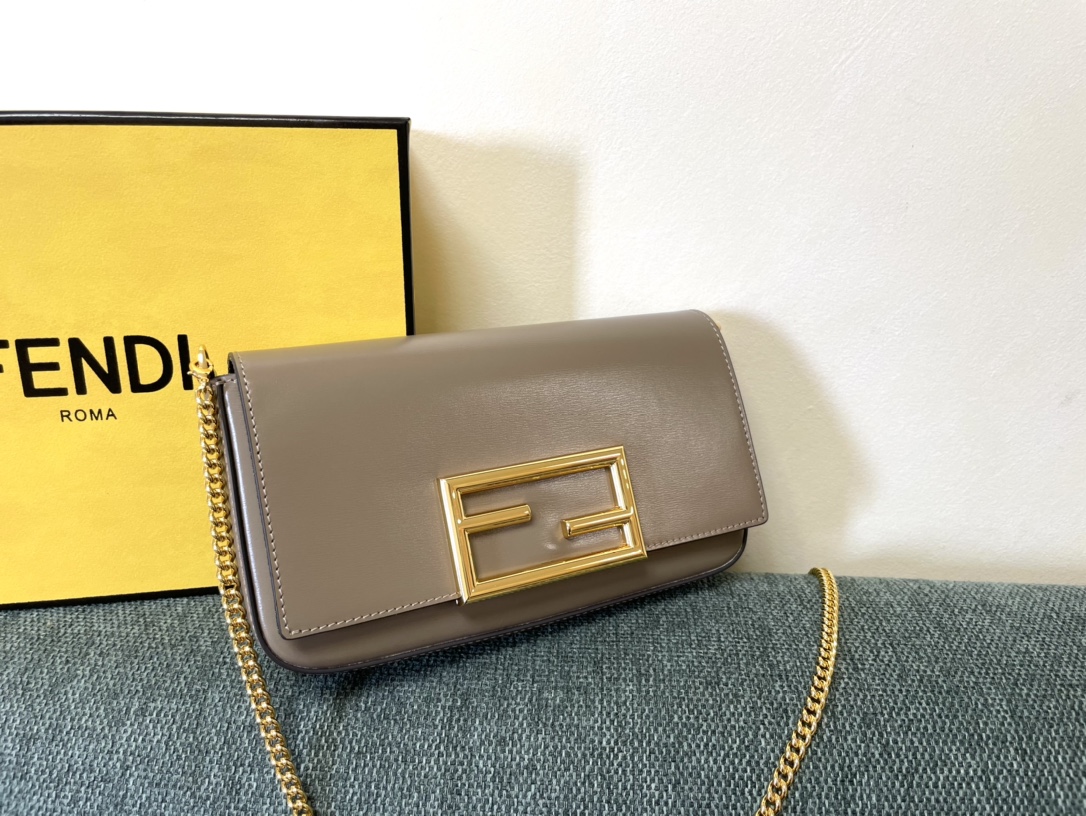 Fendi Baguette Leather Shoulder Bag Gray