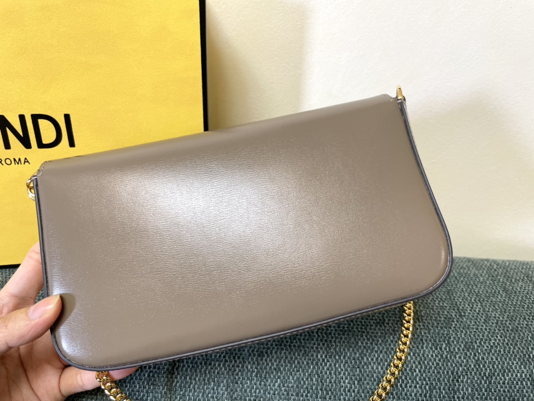 Fendi Baguette Leather Shoulder Bag Gray