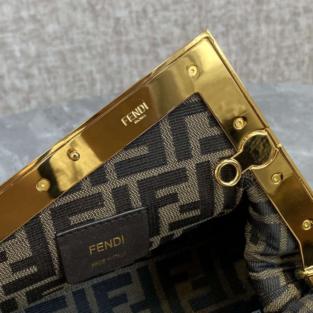 Fendi First Small Leather Bag Pink