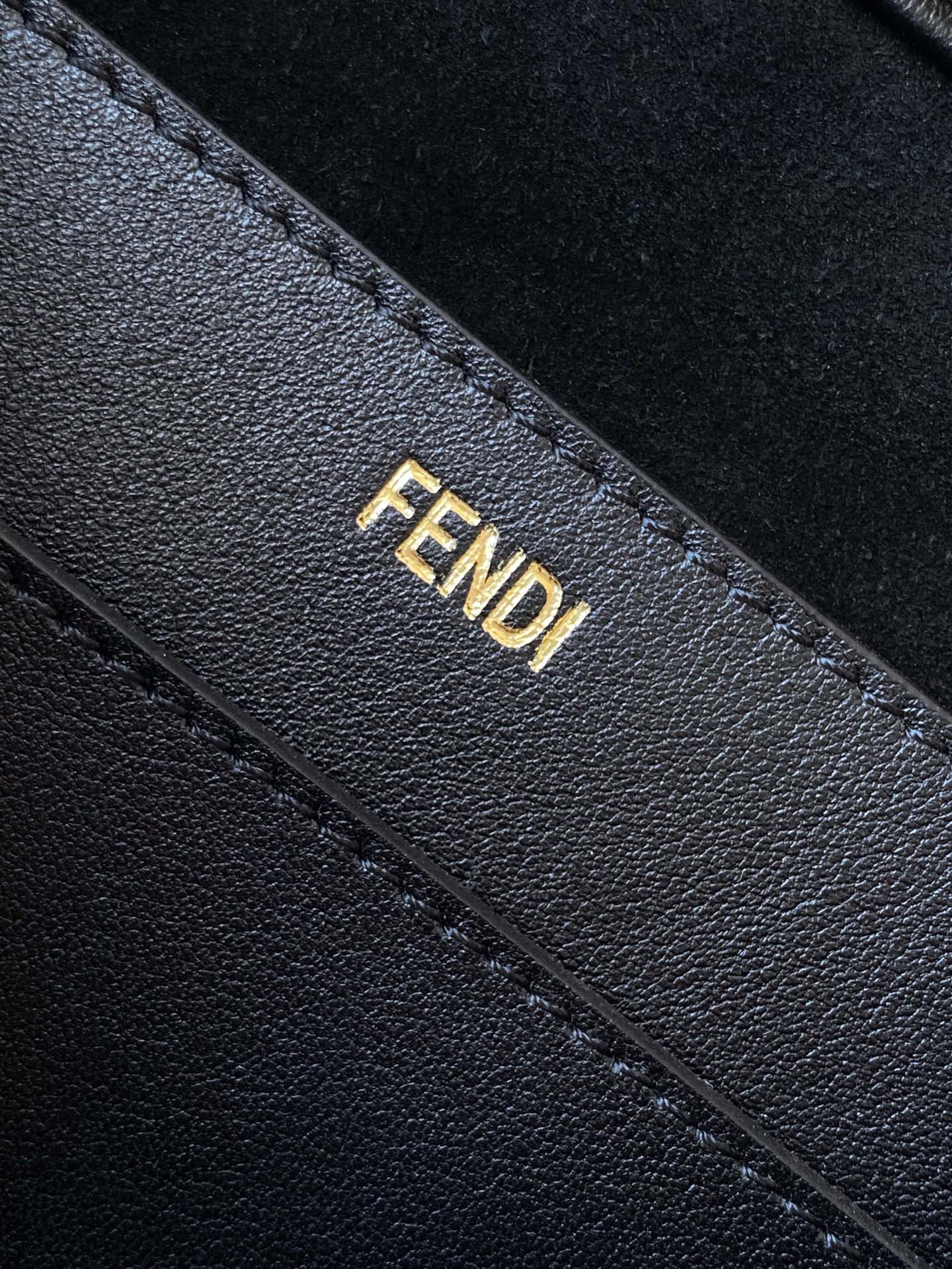 Fendi Peekaboo Soft Medium Leather Bag in Black