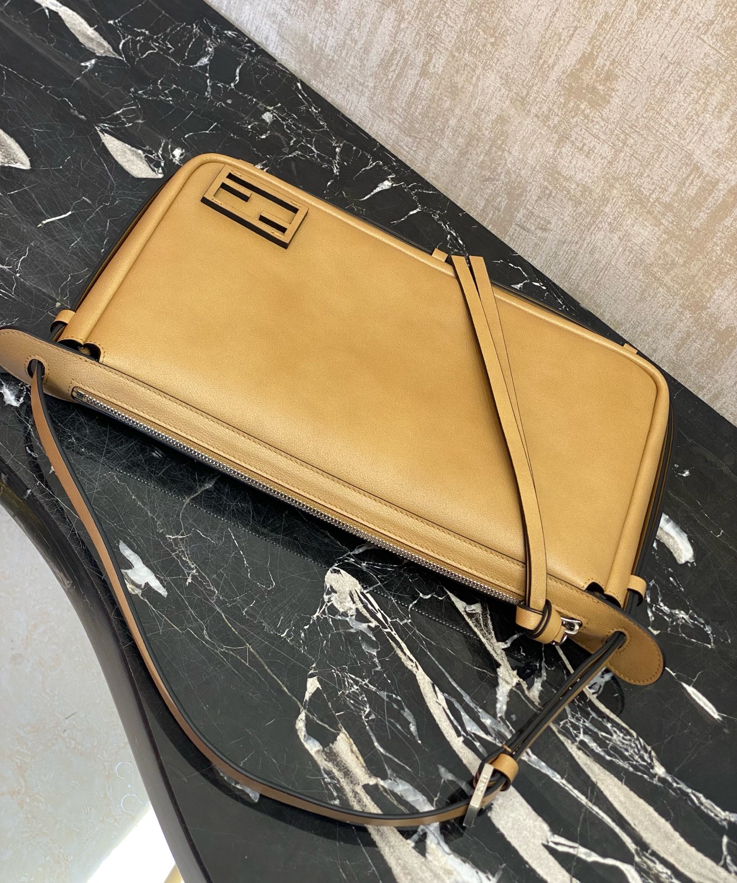 Fendi Simply Large Handbag Beige Leather