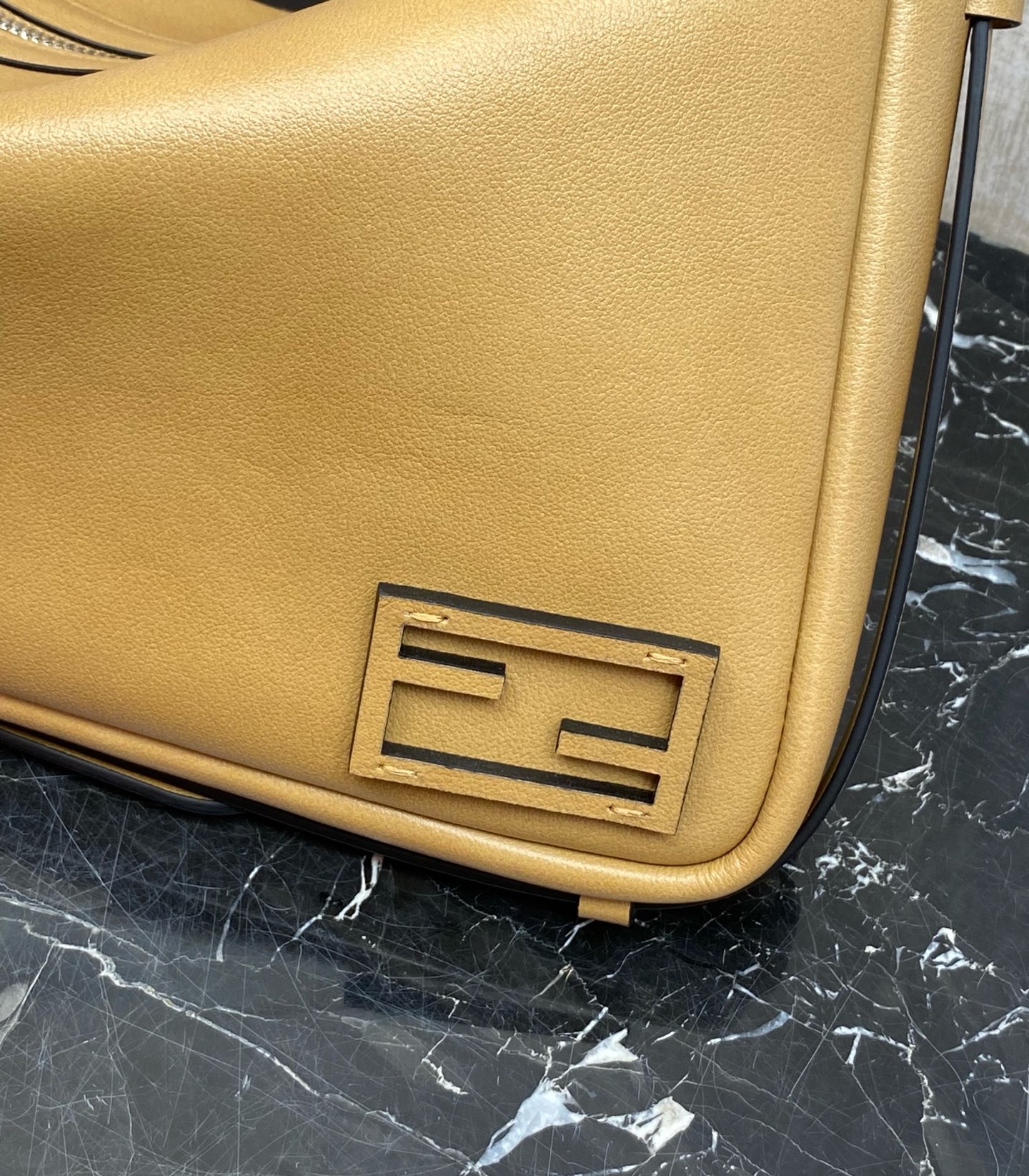 Fendi Simply Large Handbag Beige Leather