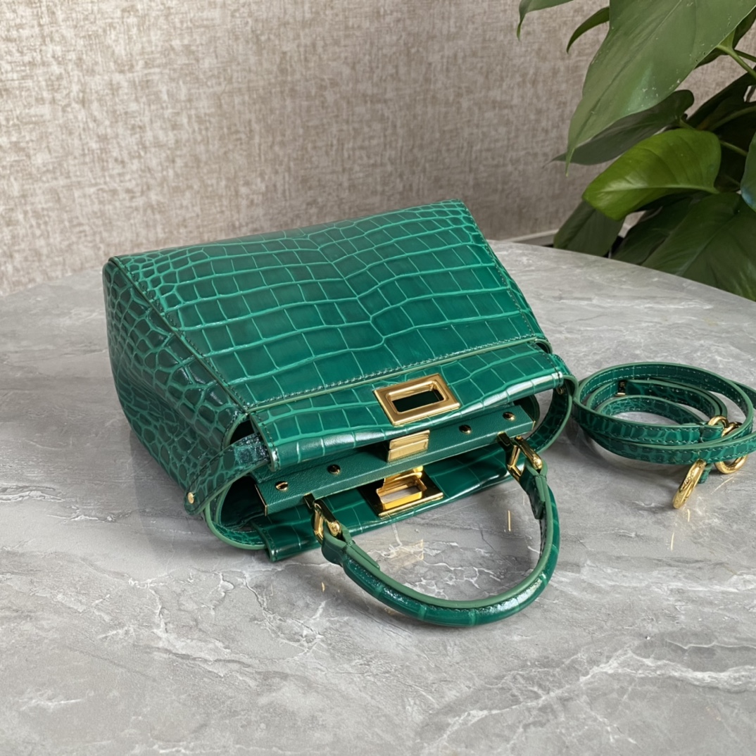 Fendi Small Peekaboo Bag Crocodile-Embossed Leather With Chain Green