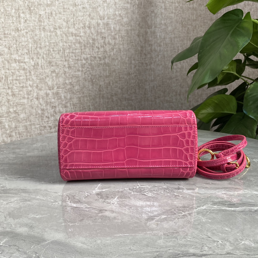 Fendi Small Peekaboo Bag Crocodile-Embossed Leather With Chain Pink