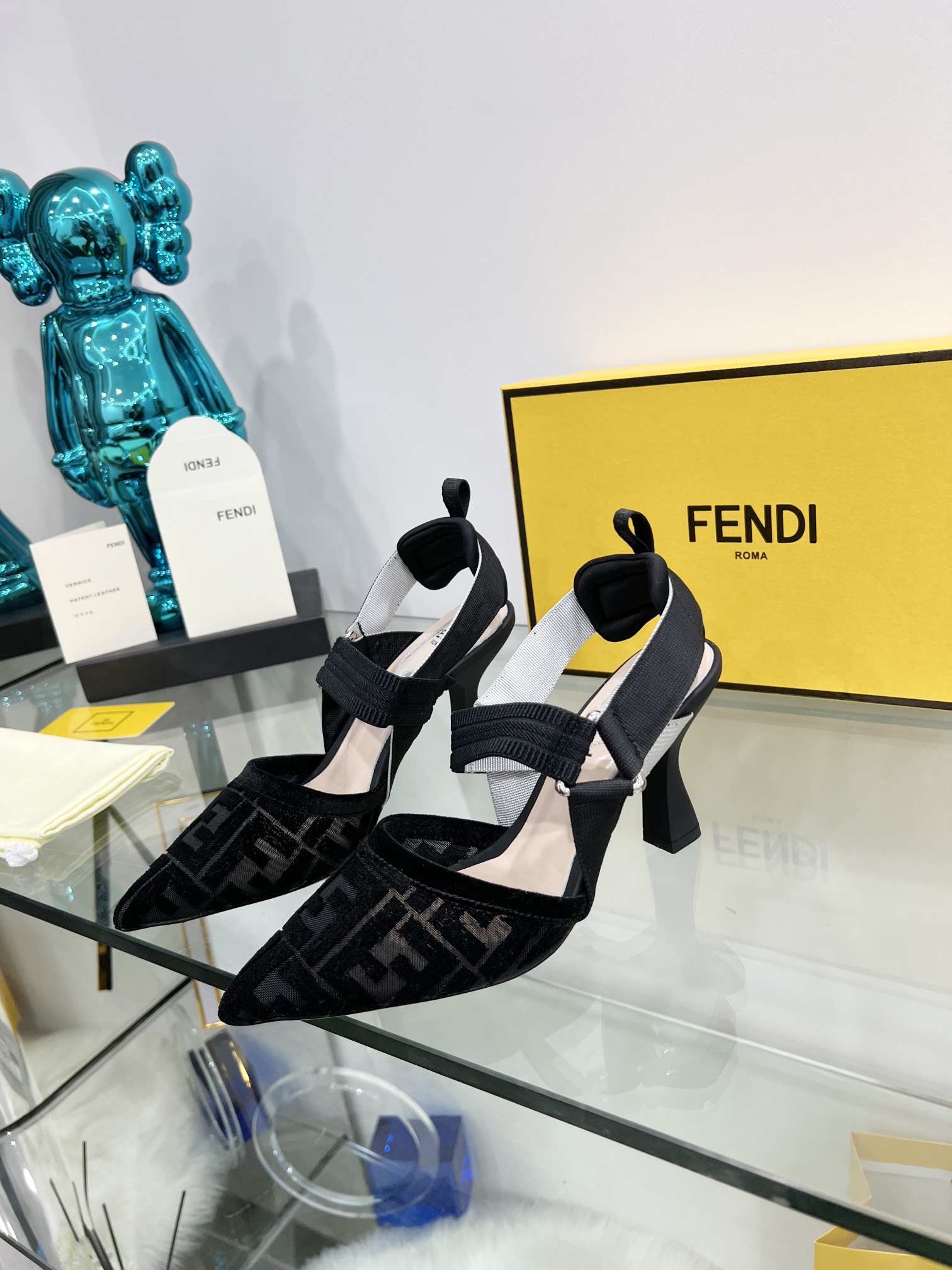 Fendi Women Colibri Pumps-0003  35-42