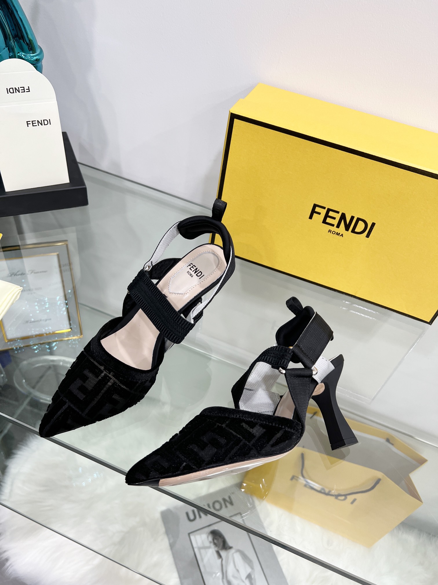 Fendi Women Colibri Pumps-0003  35-42