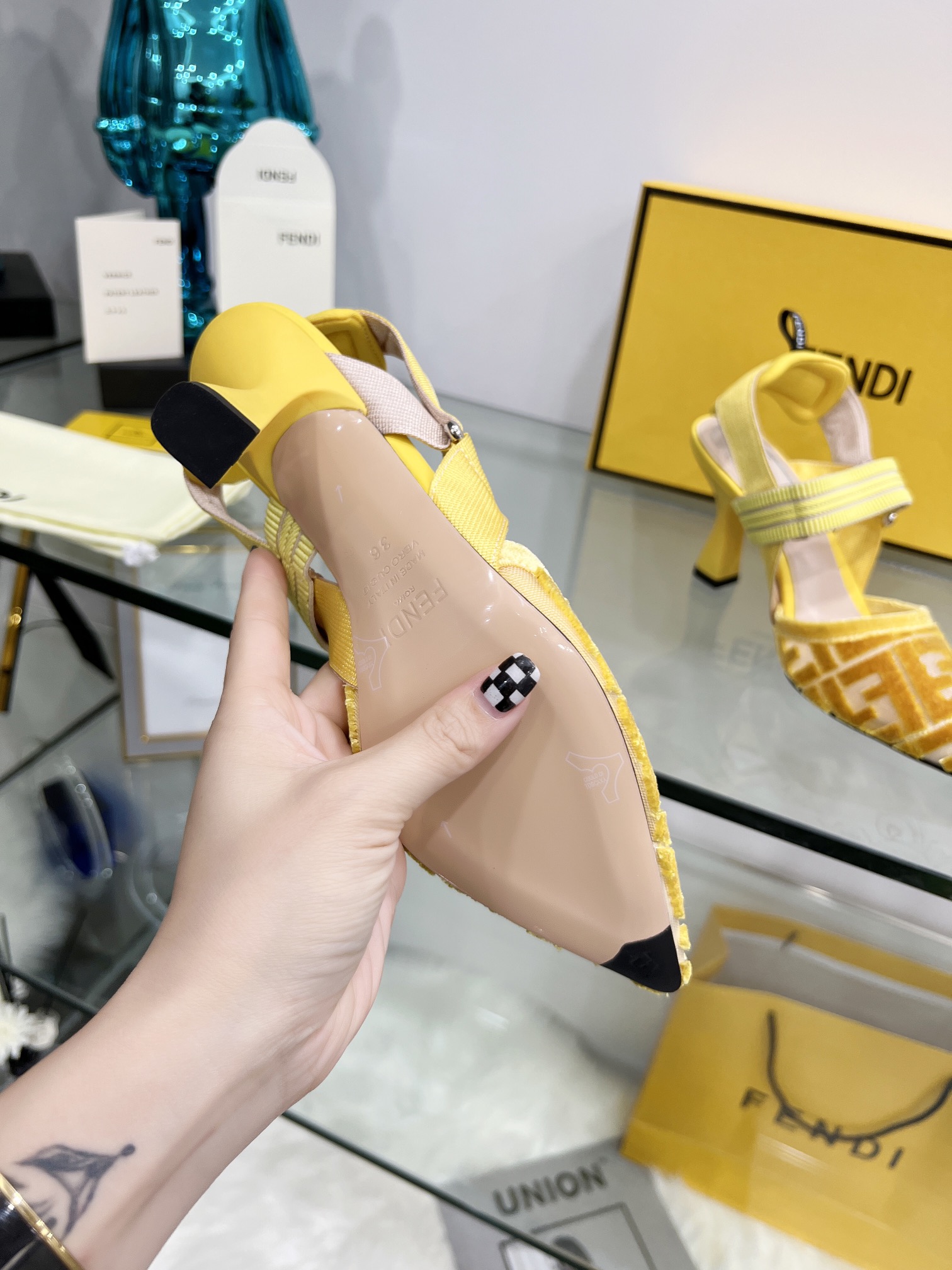 Fendi Women Colibri Pumps-0004  35-42