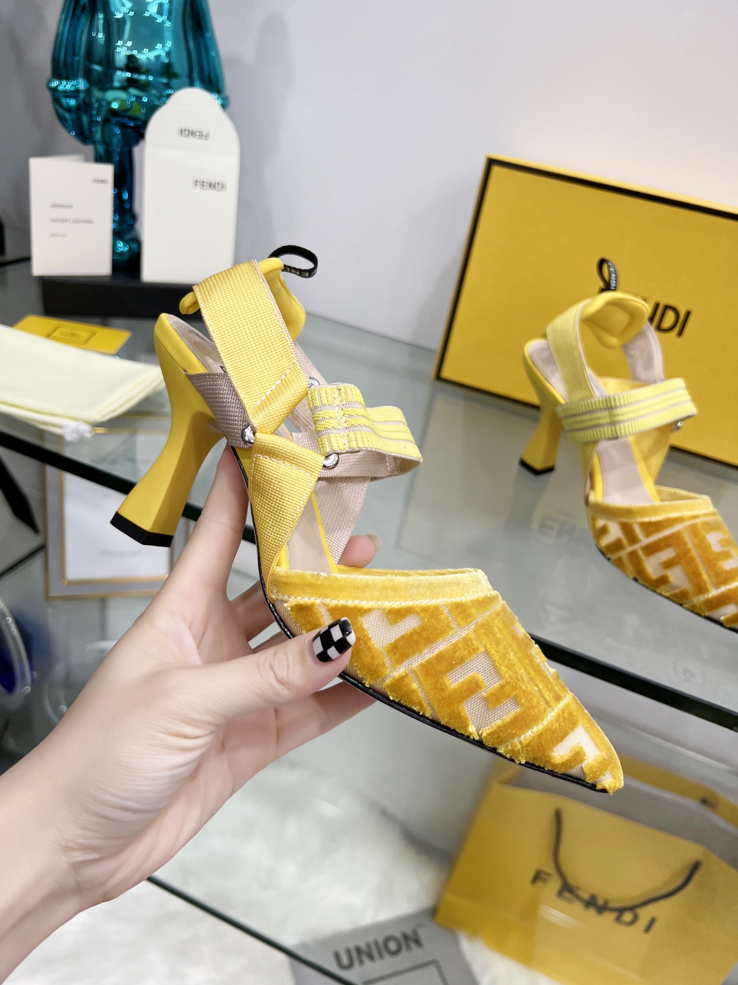 Fendi Women Colibri Pumps-0004  35-42