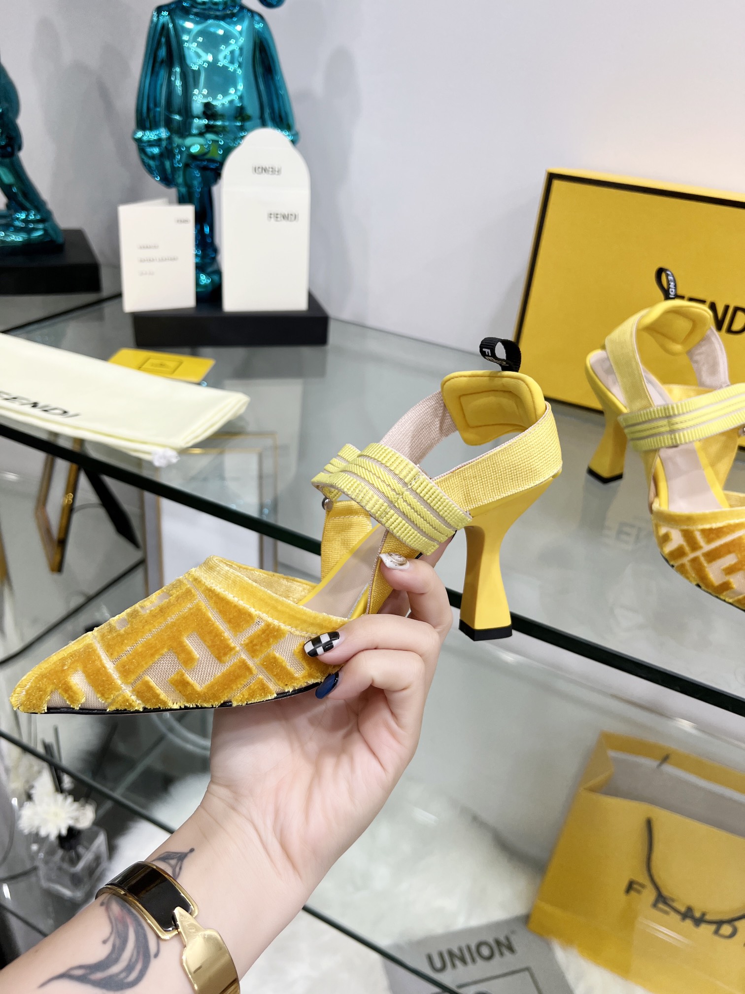 Fendi Women Colibri Pumps-0004  35-42