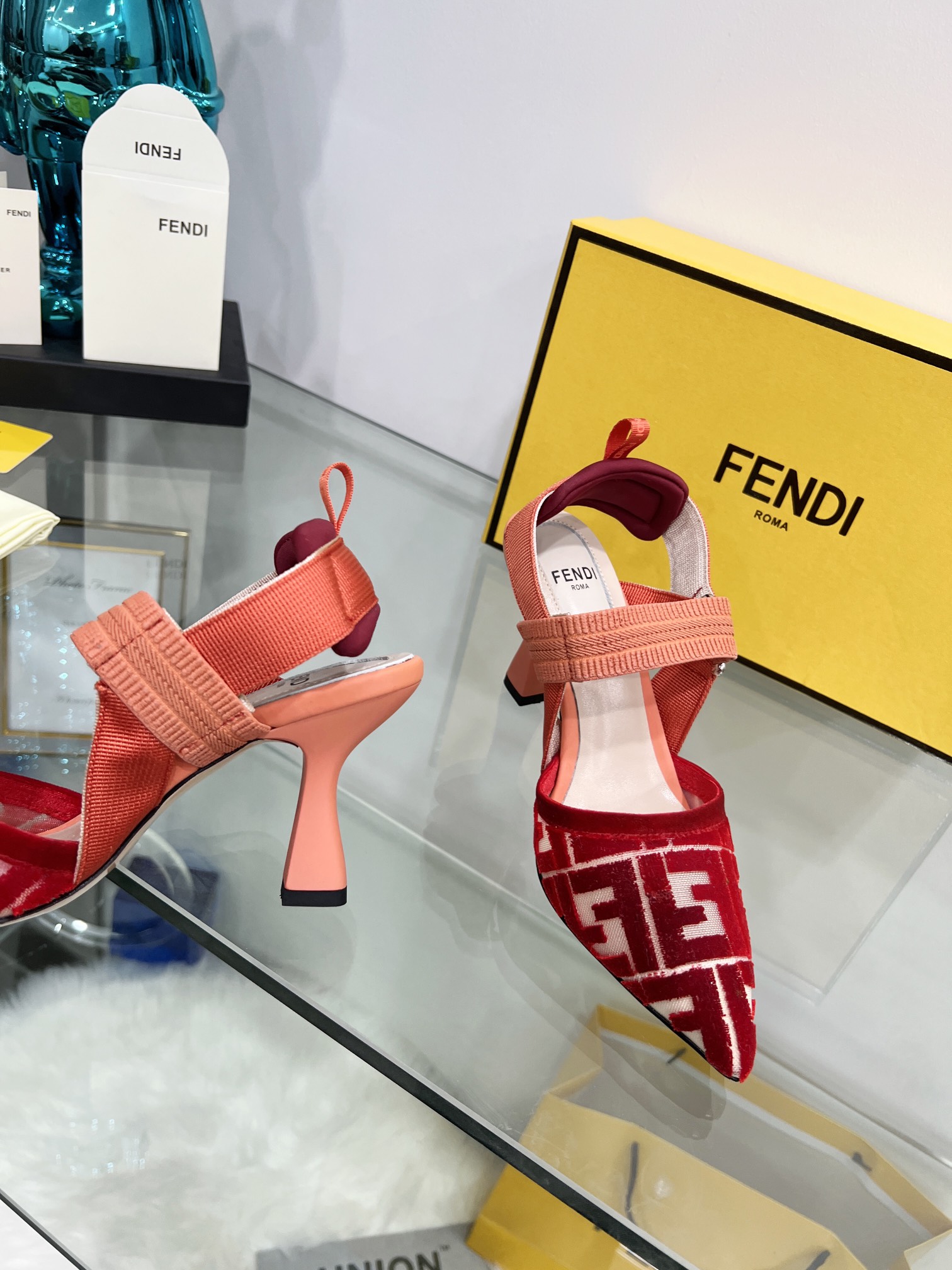 Fendi Women Colibri Pumps-0005  35-42