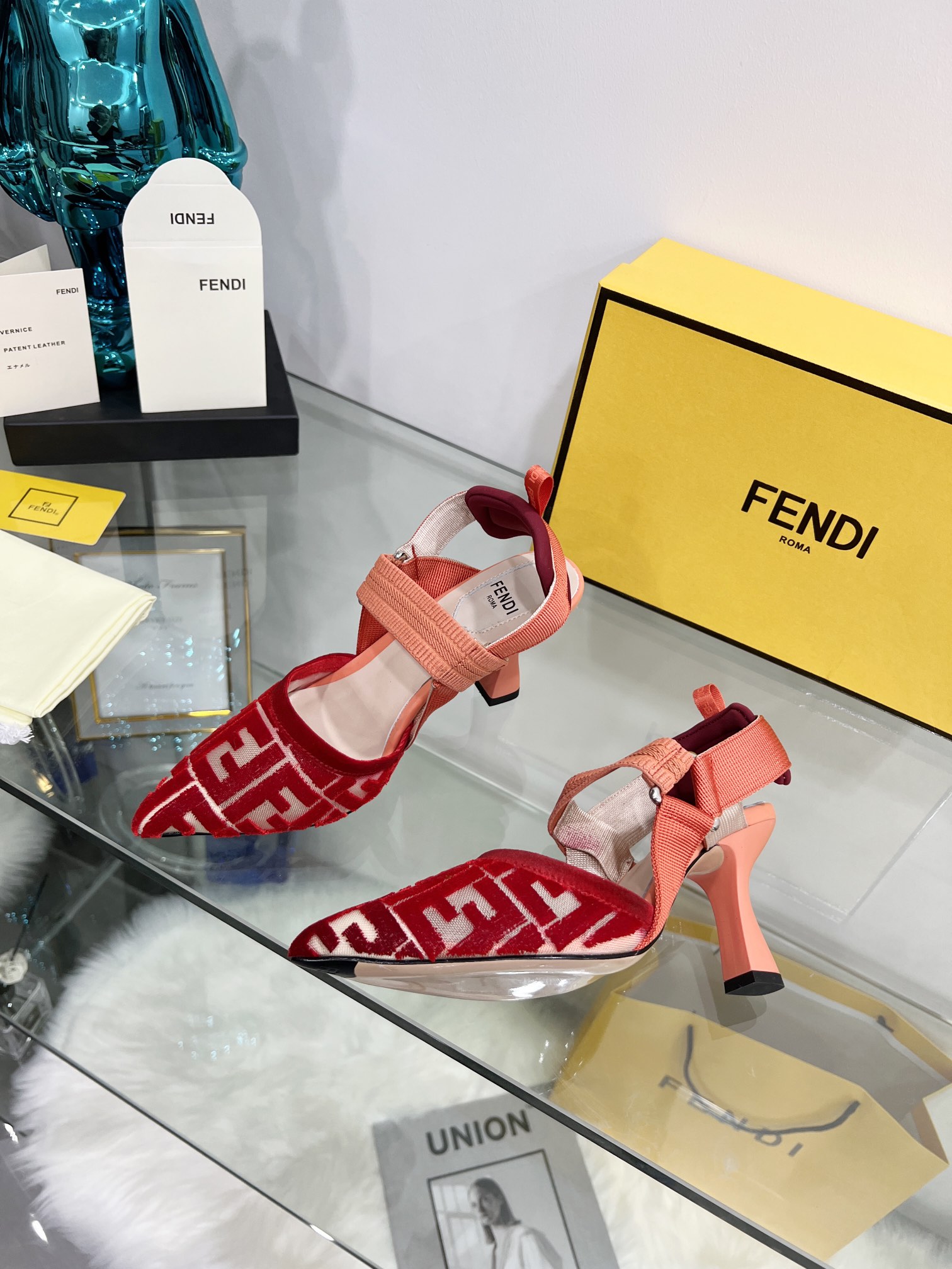 Fendi Women Colibri Pumps-0005  35-42