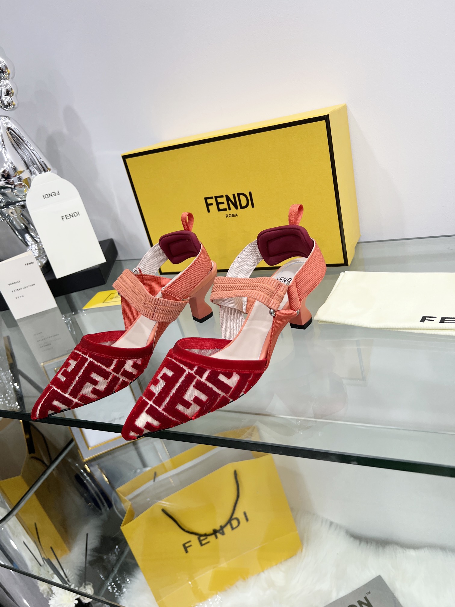 Fendi Women Colibri Pumps-0006  35-42
