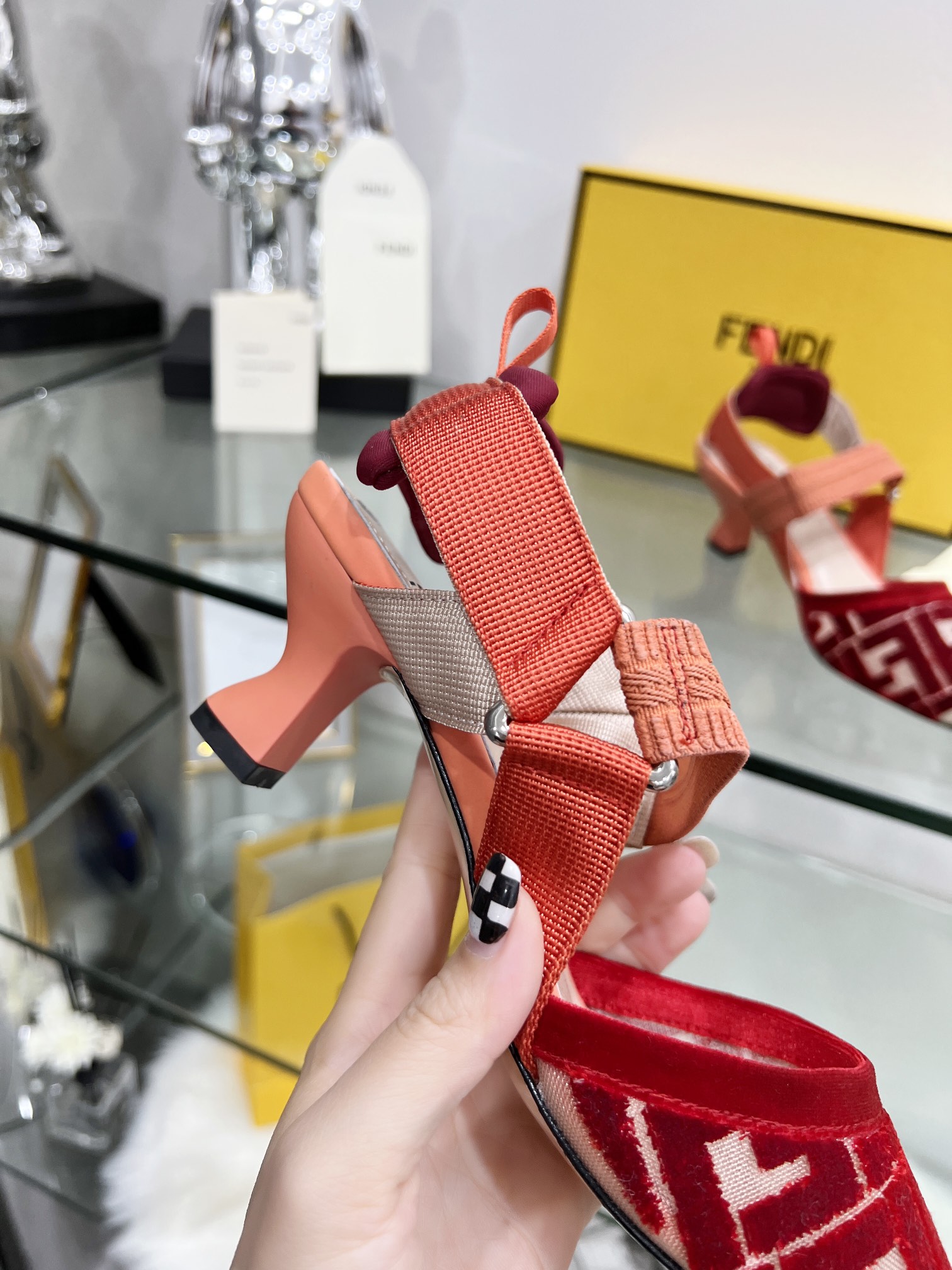Fendi Women Colibri Pumps-0006  35-42