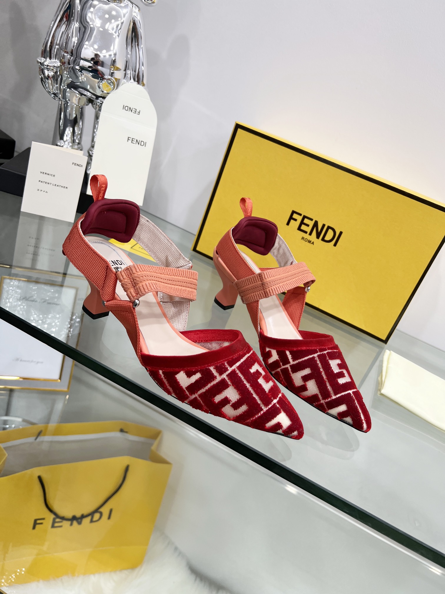 Fendi Women Colibri Pumps-0006  35-42