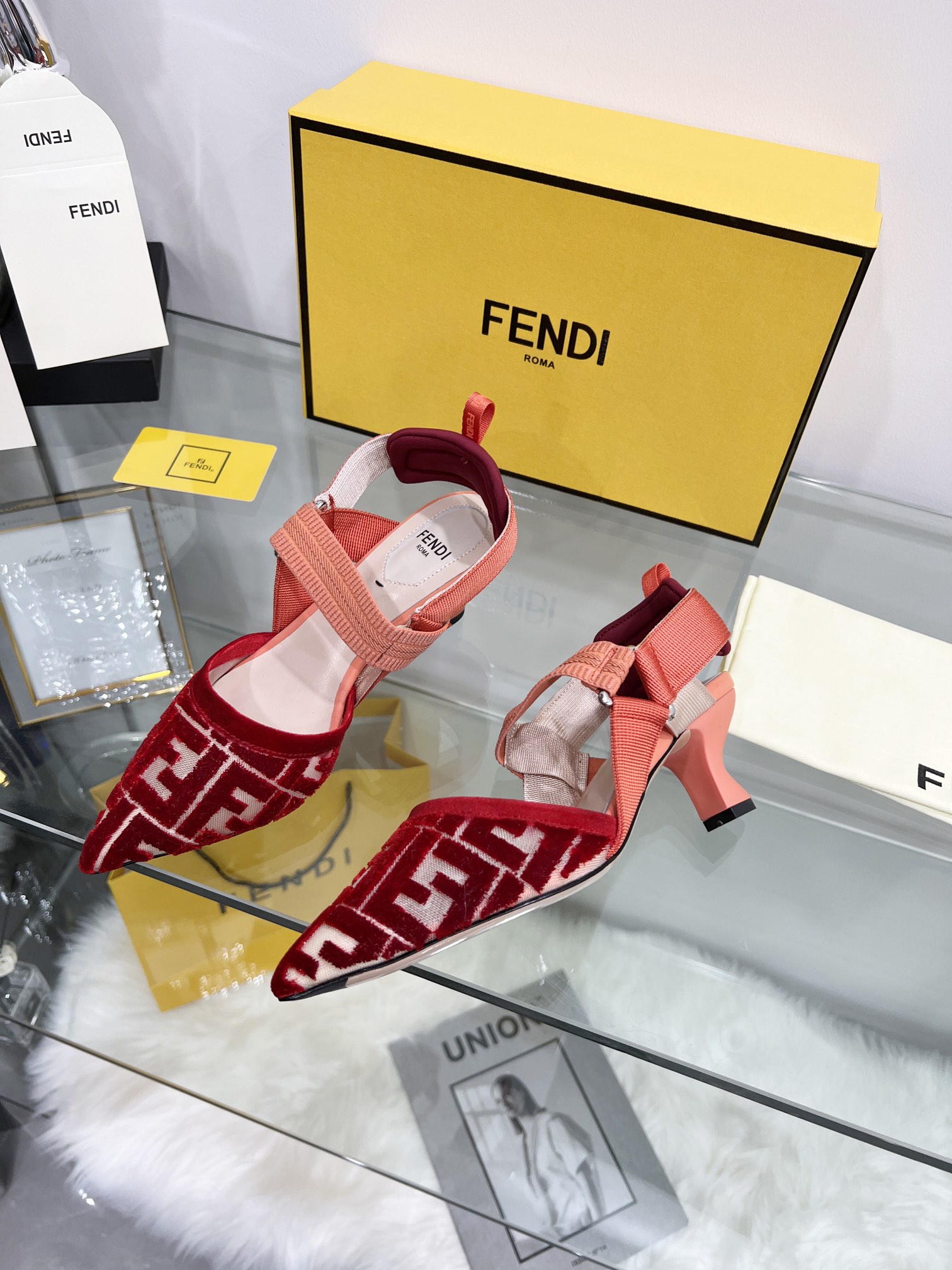 Fendi Women Colibri Pumps-0006  35-42