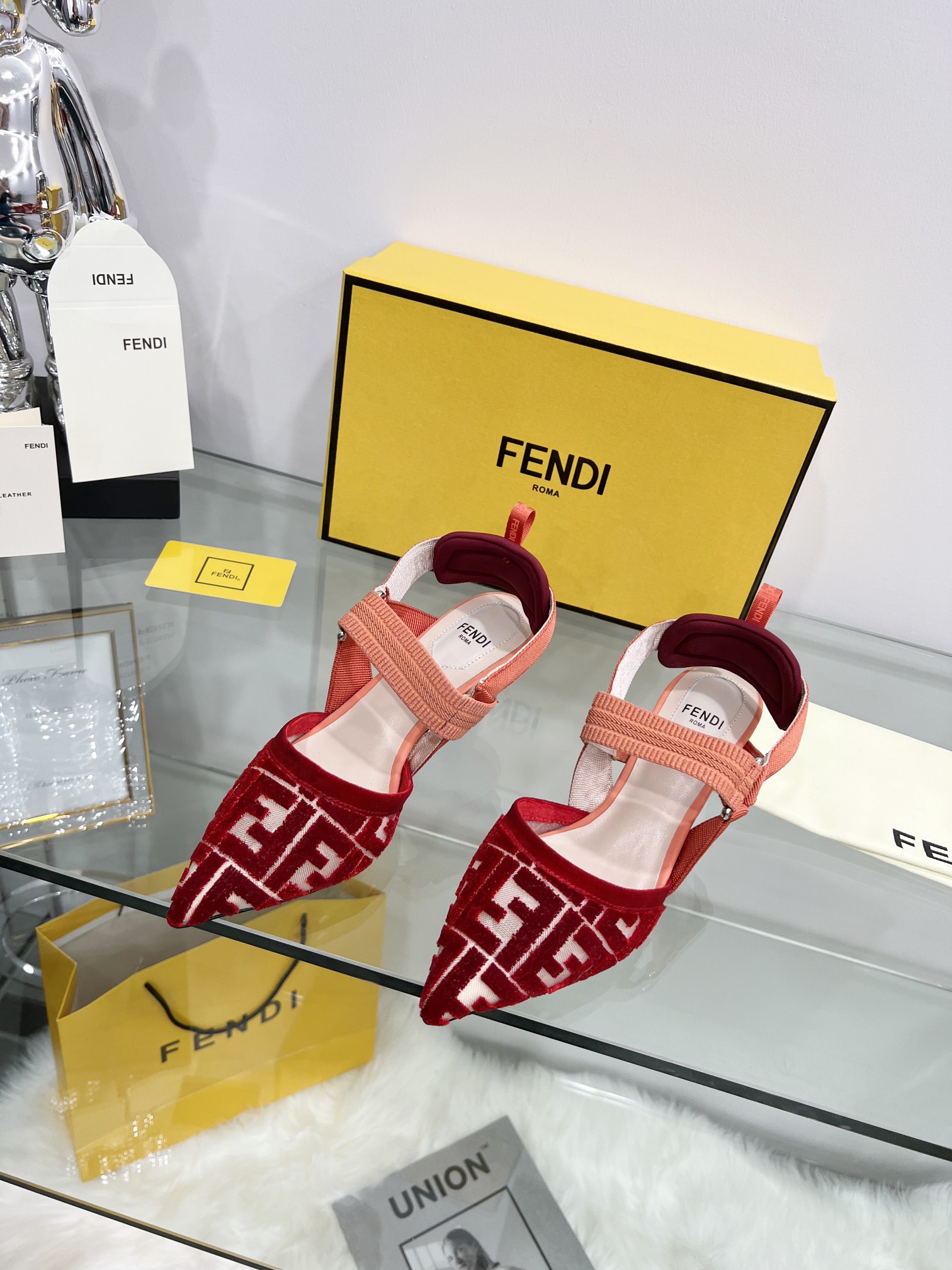 Fendi Women Colibri Pumps-0006  35-42