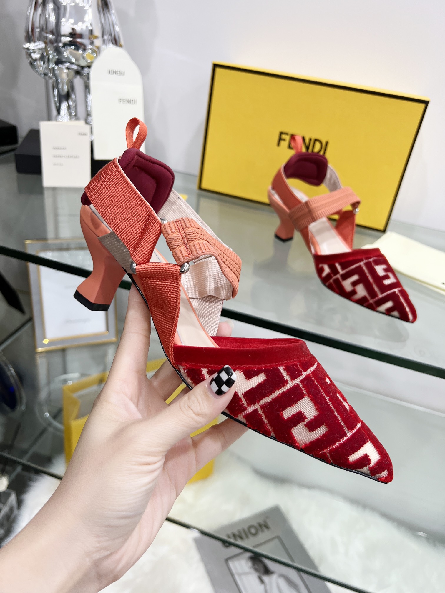Fendi Women Colibri Pumps-0006  35-42