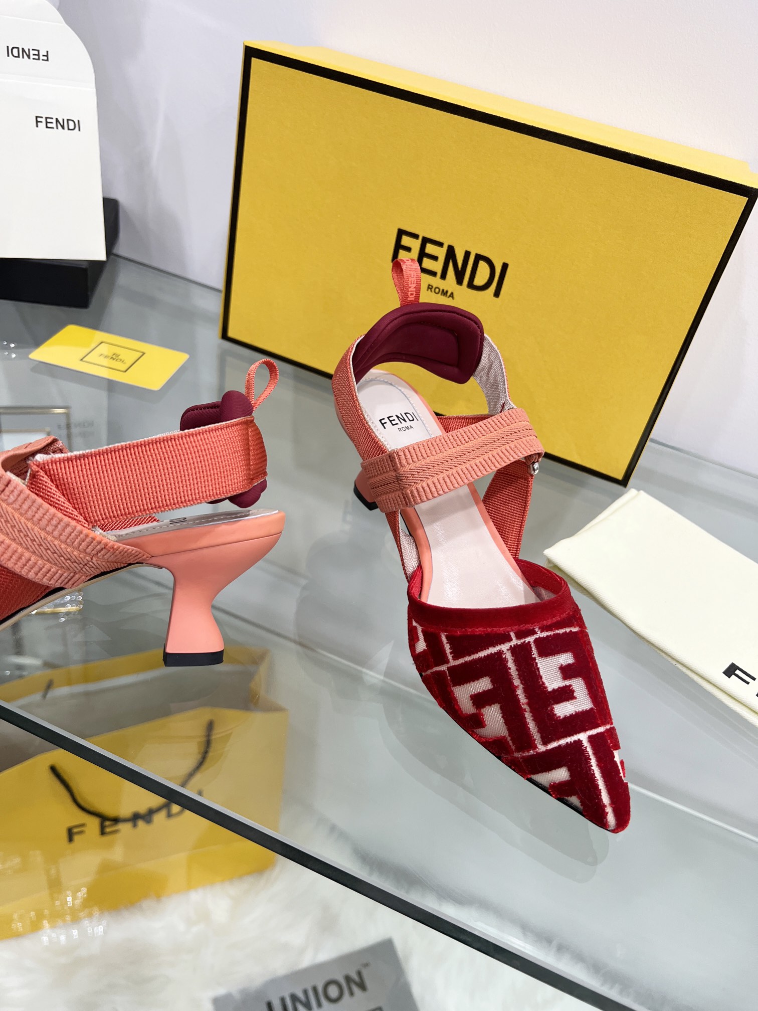 Fendi Women Colibri Pumps-0006  35-42