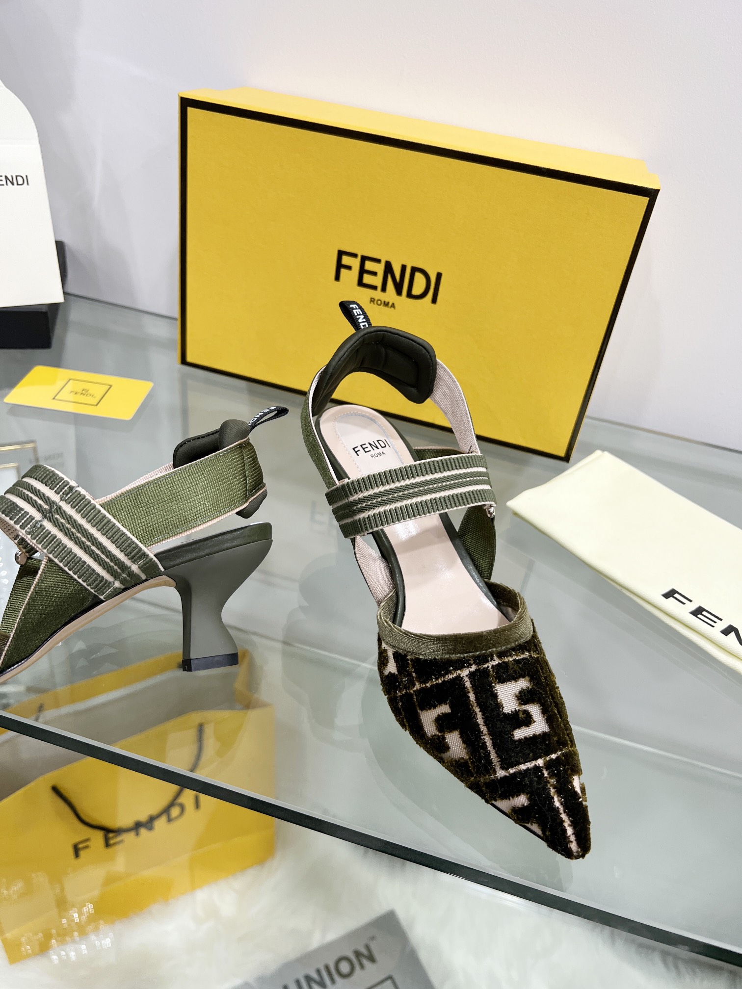 Fendi Women Colibri Pumps-0008  35-42
