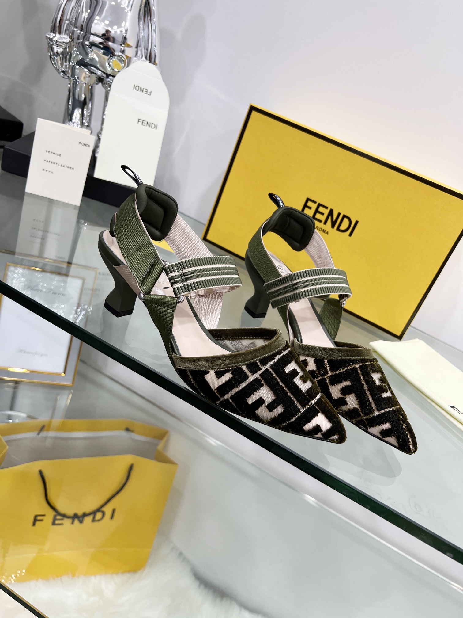 Fendi Women Colibri Pumps-0008  35-42