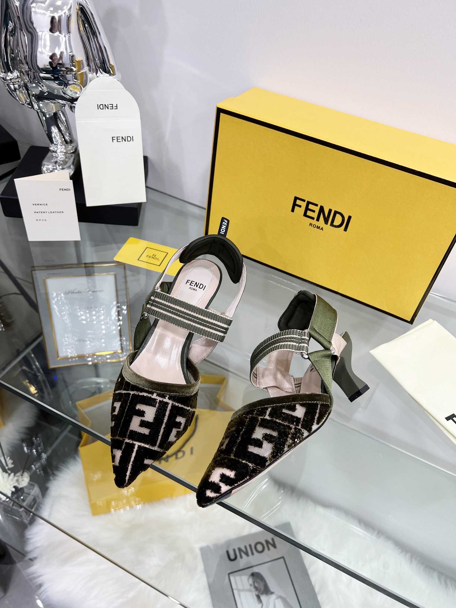 Fendi Women Colibri Pumps-0008  35-42