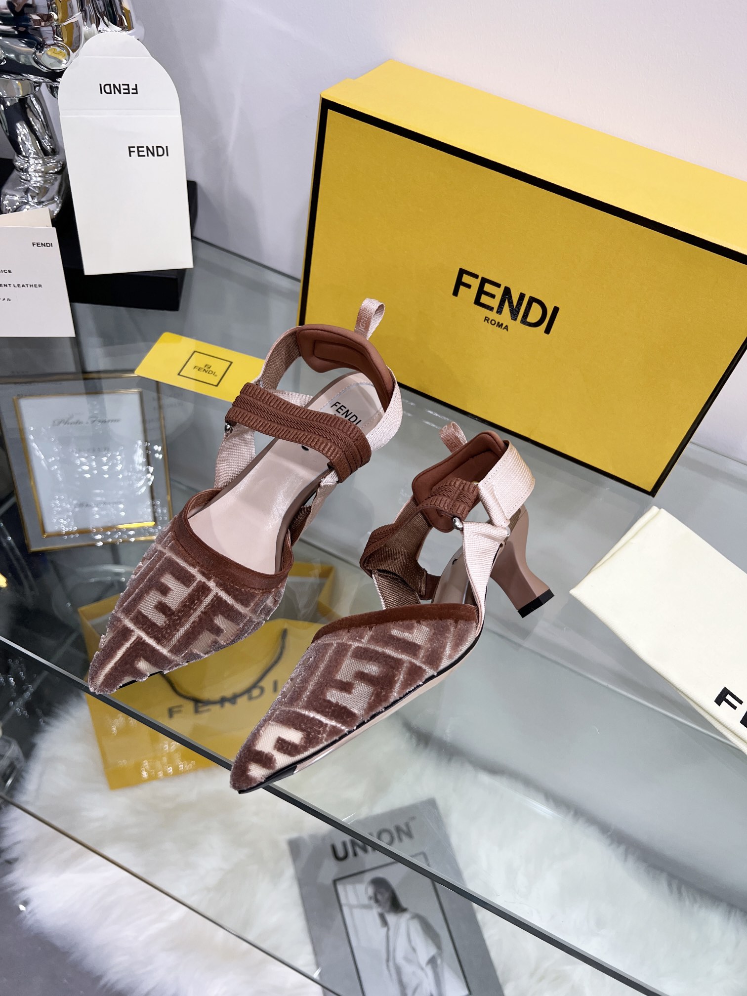 Fendi Women Colibri Pumps-0009  35-42