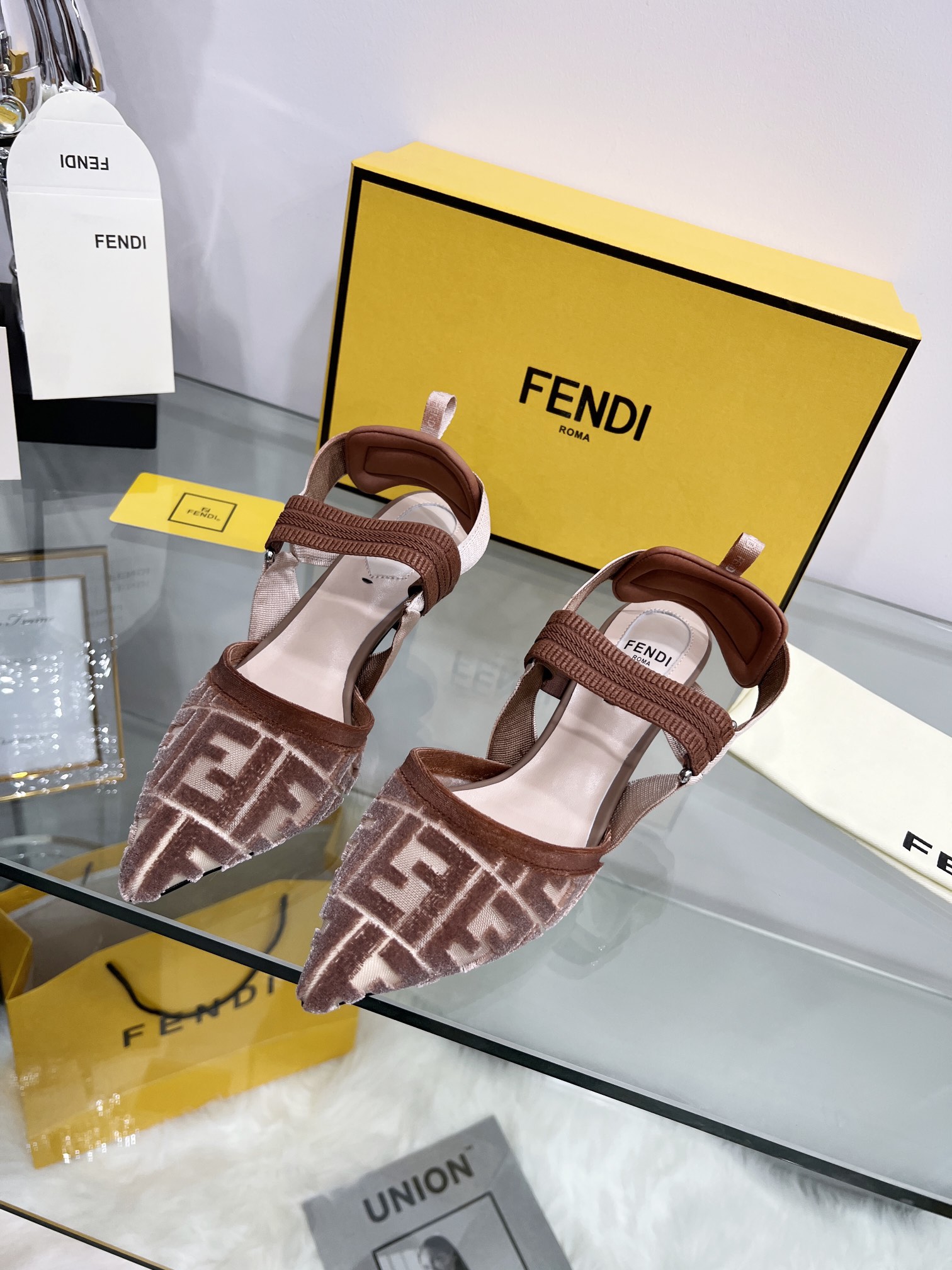 Fendi Women Colibri Pumps-0009  35-42