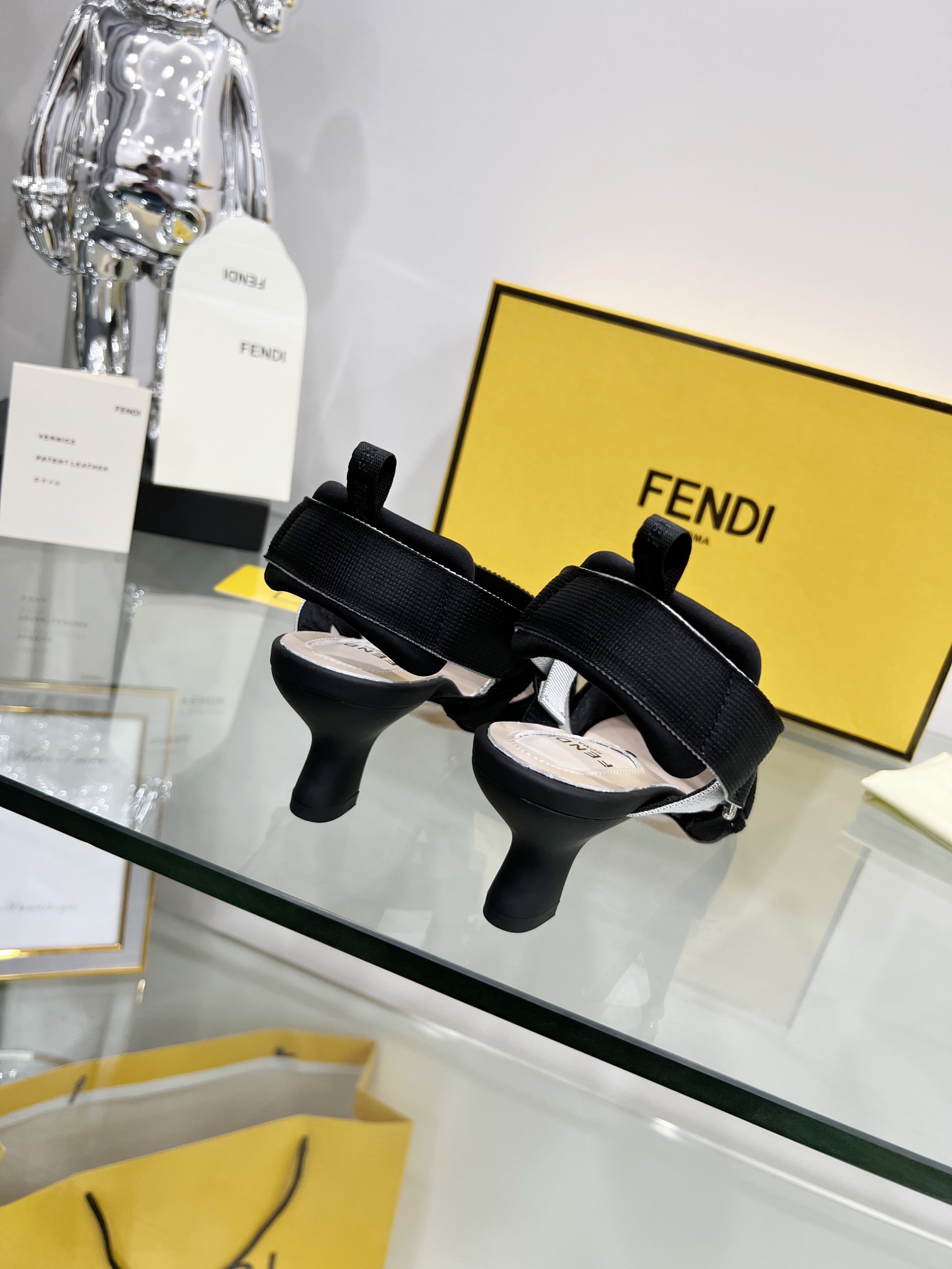 Fendi Women Colibri Pumps-0010  35-42