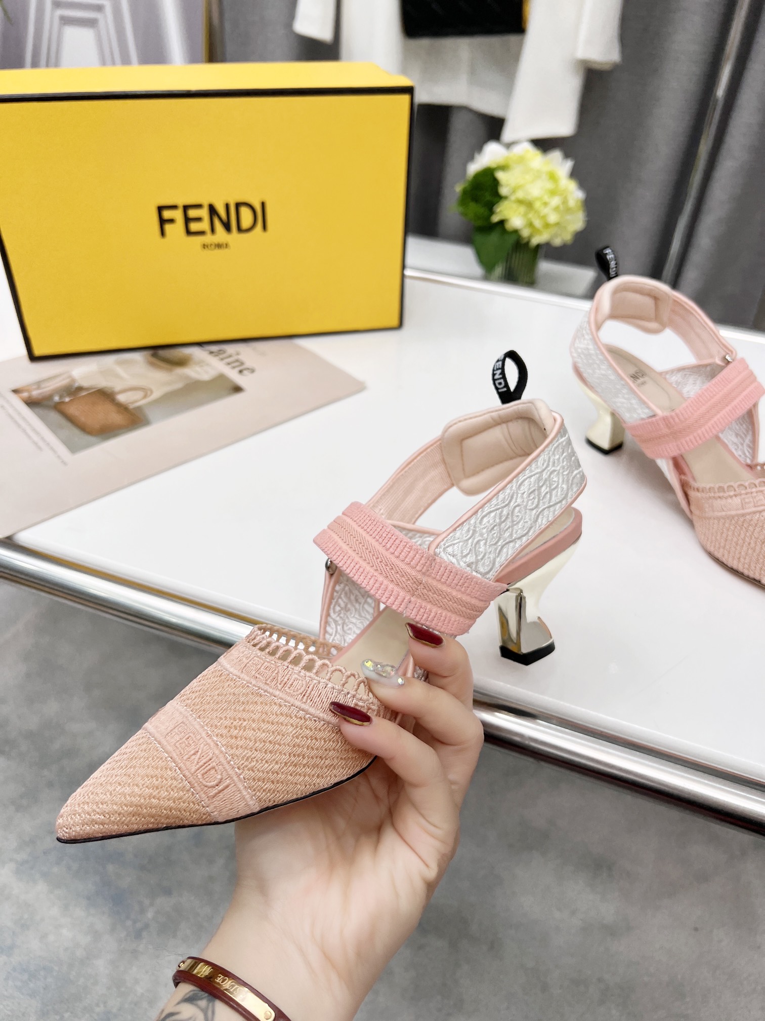 Fendi Women Colibri Pumps-0013  35-42