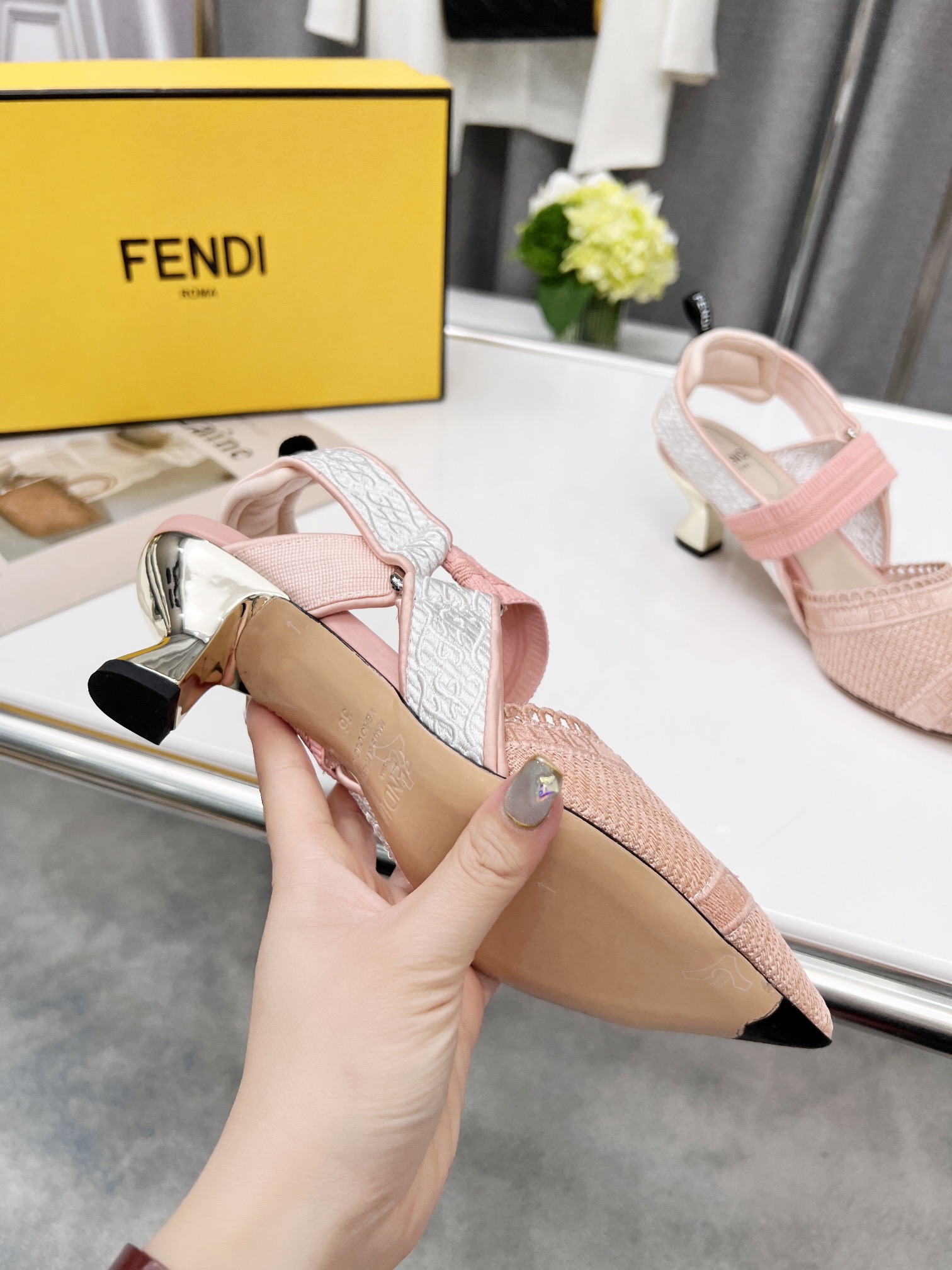 Fendi Women Colibri Pumps-0013  35-42