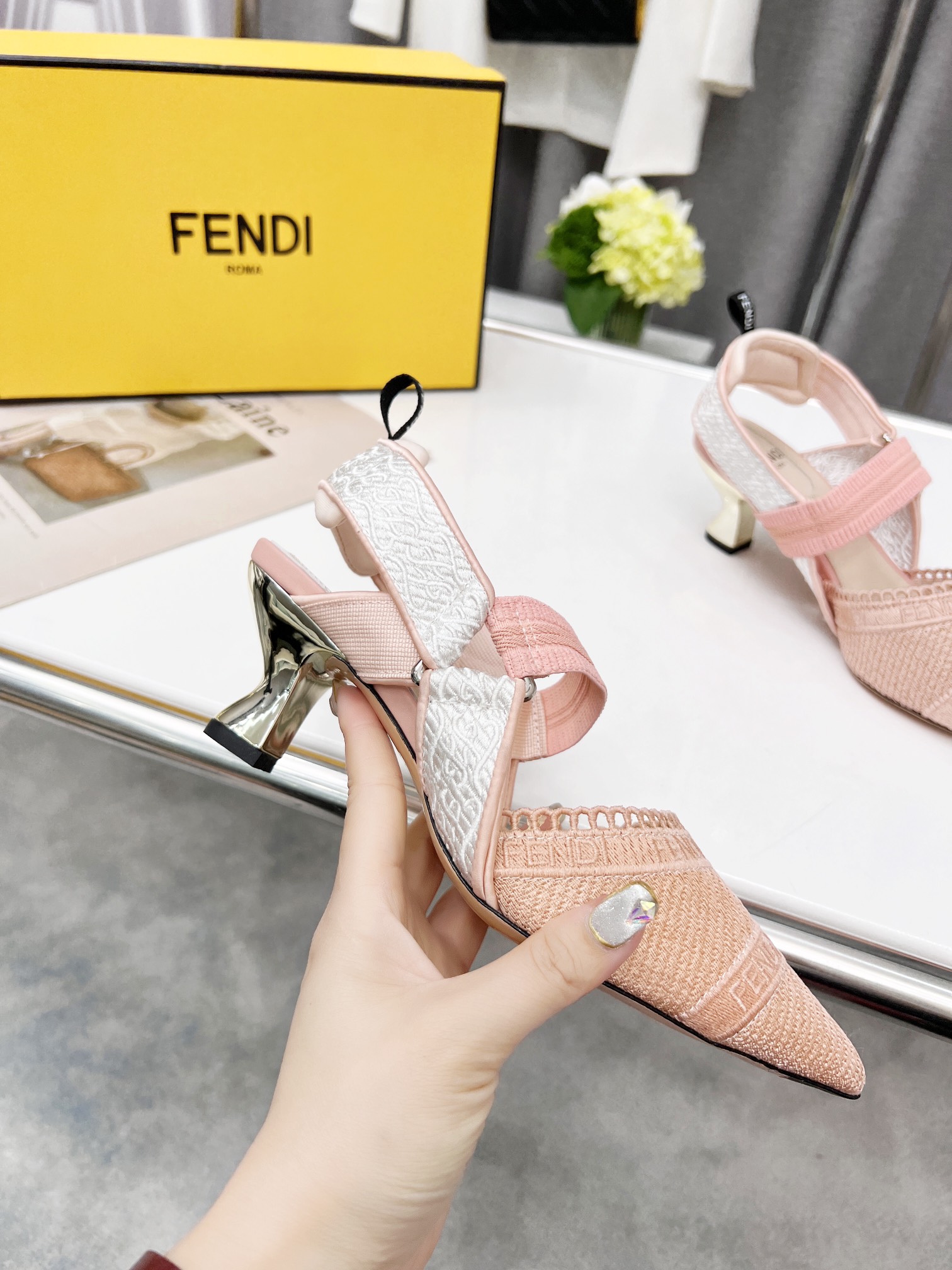 Fendi Women Colibri Pumps-0013  35-42