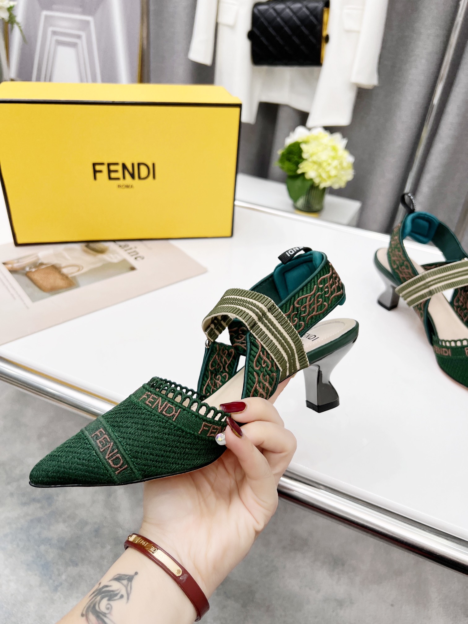 Fendi Women Colibri Pumps-0014  35-42