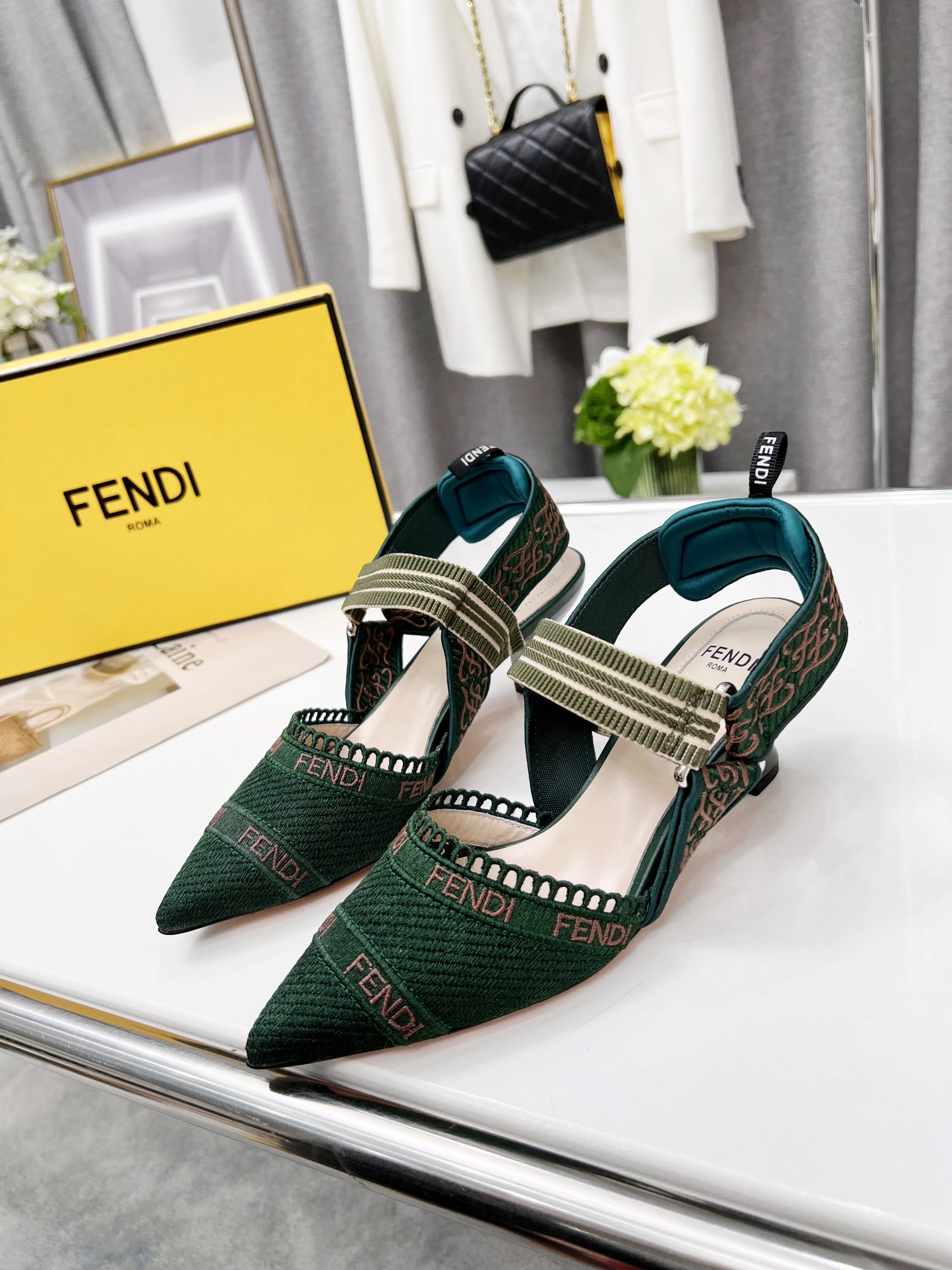 Fendi Women Colibri Pumps-0014  35-42