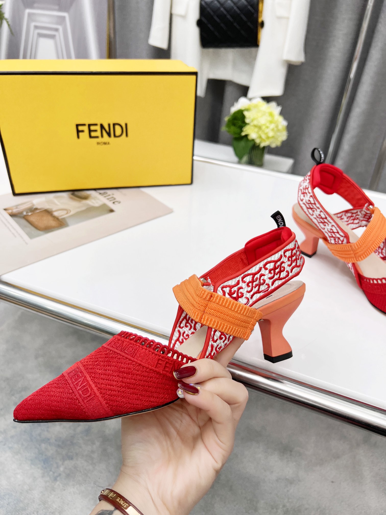 Fendi Women Colibri Pumps-0016  35-42