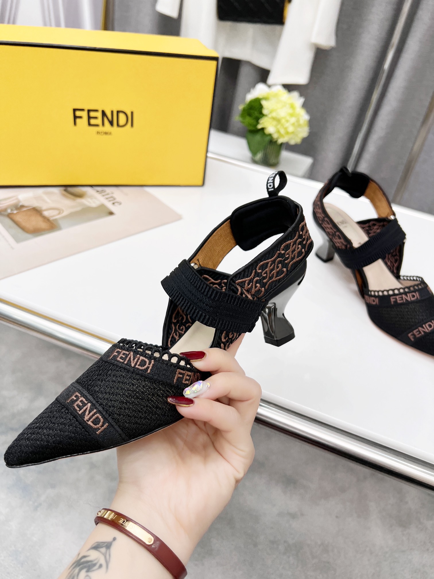 Fendi Women Colibri Pumps-0017 35-42