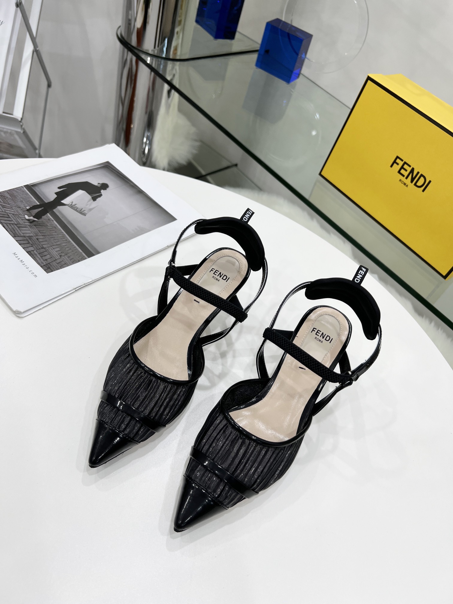 Fendi Women Colibri Pumps-0018 35-42