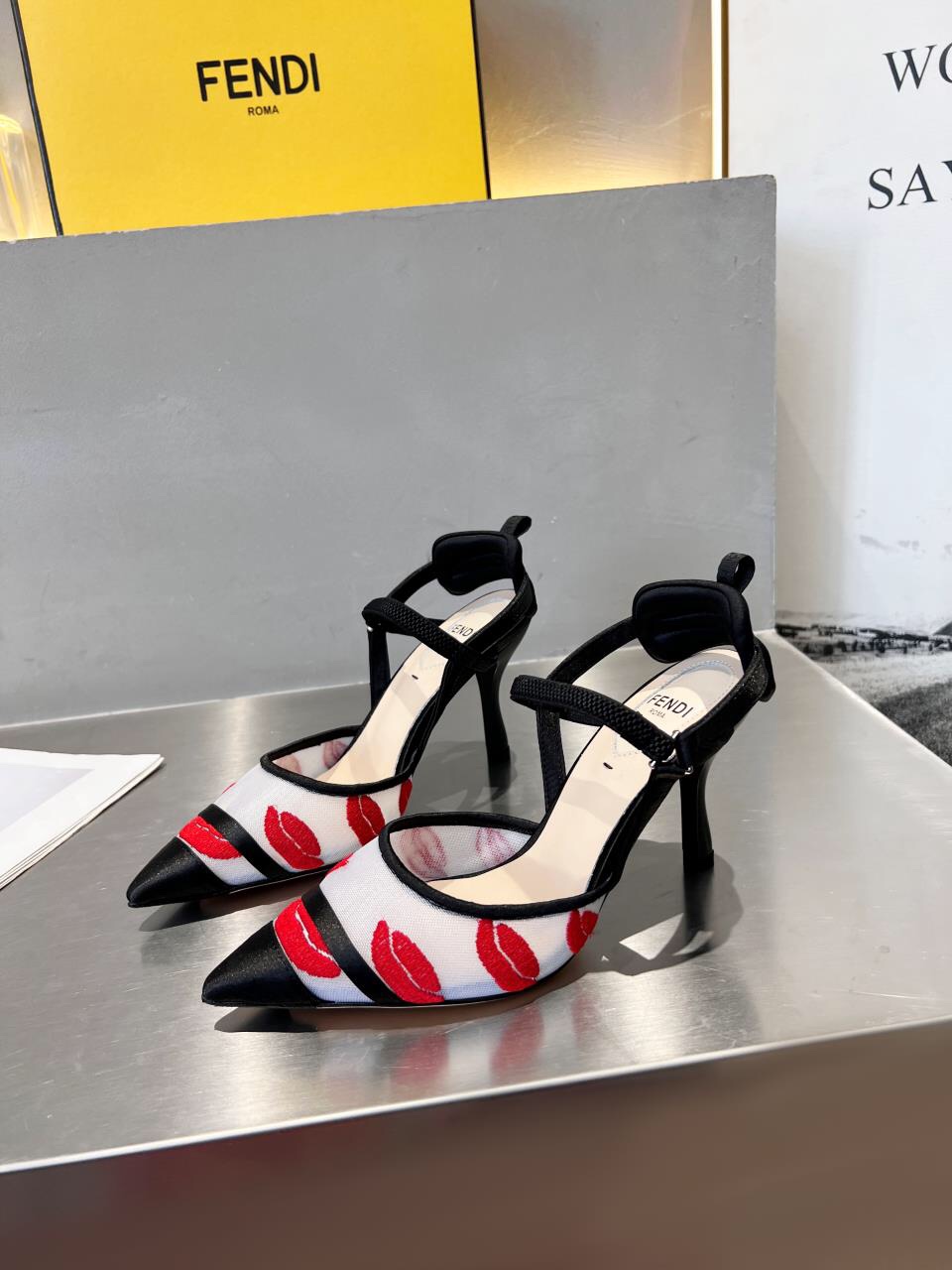 Fendi Women Colibri Pumps-0021 35-42