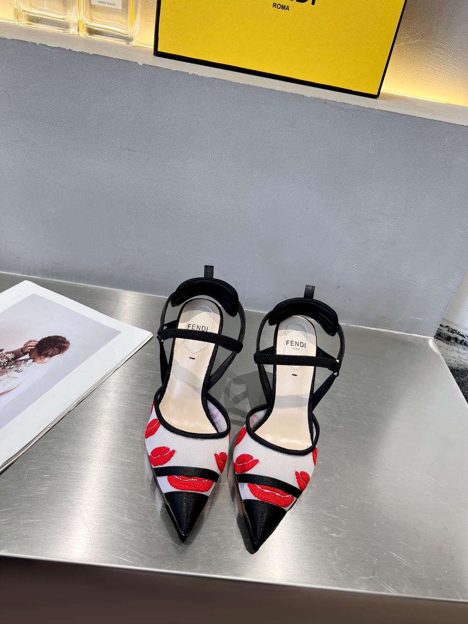 Fendi Women Colibri Pumps-0021 35-42