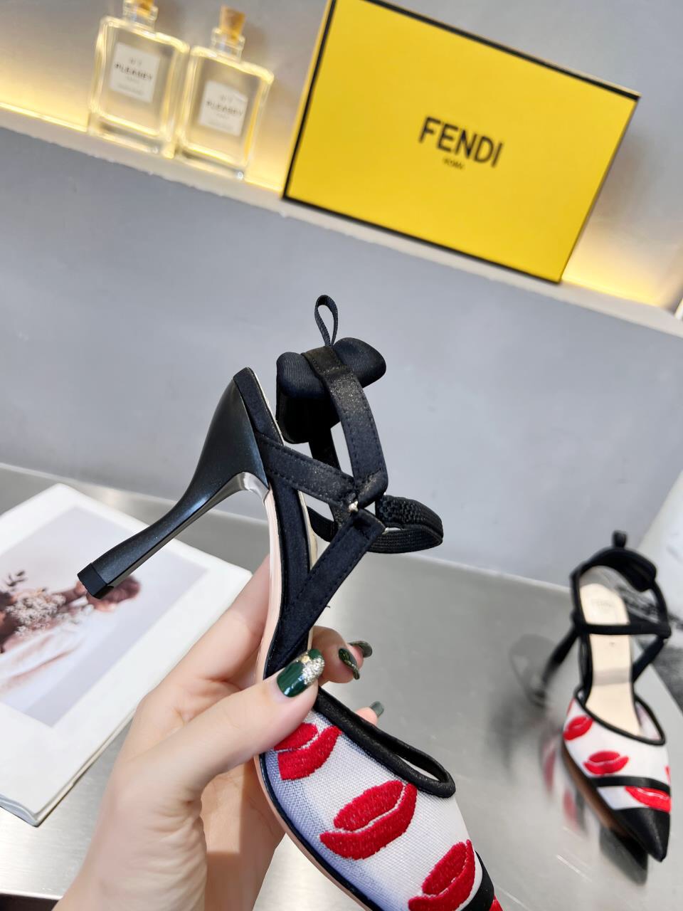Fendi Women Colibri Pumps-0021 35-42