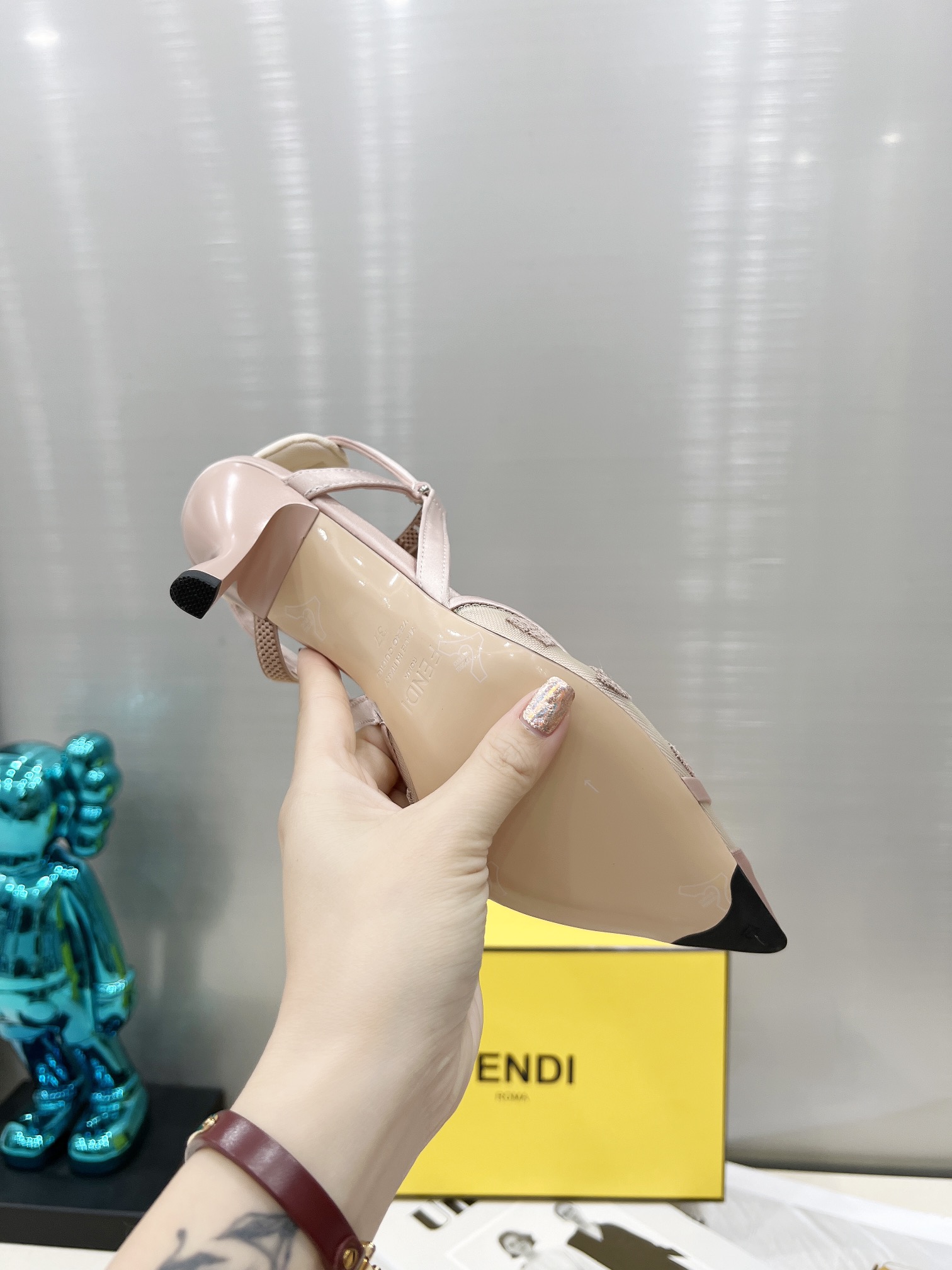 Fendi Women Colibri Pumps-0026 35-42