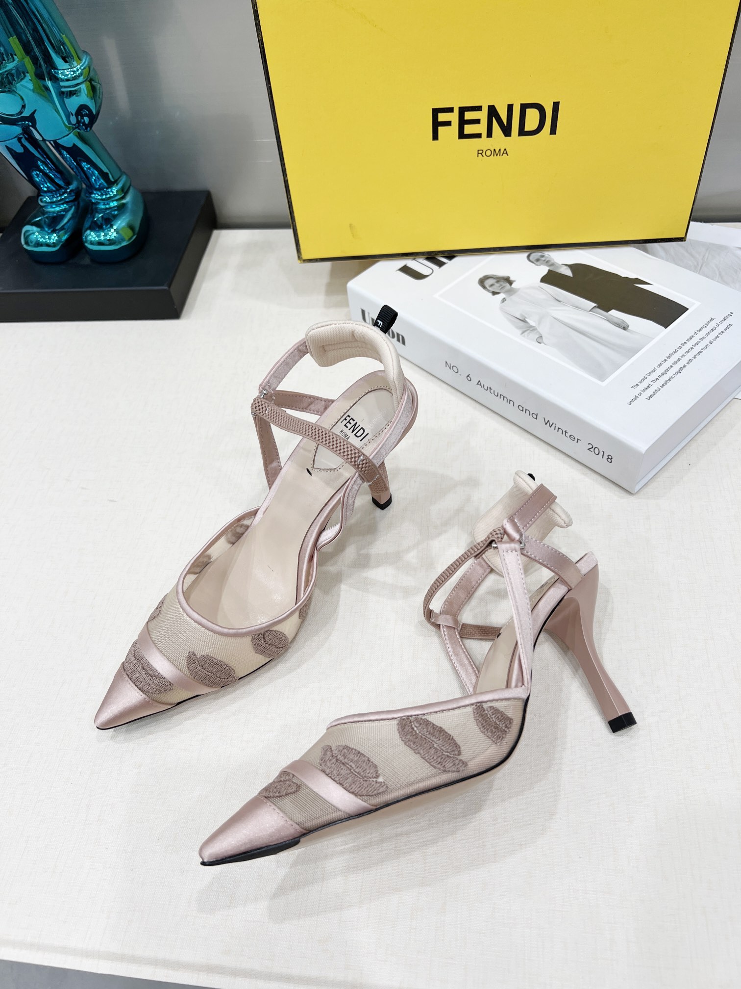 Fendi Women Colibri Pumps-0026 35-42